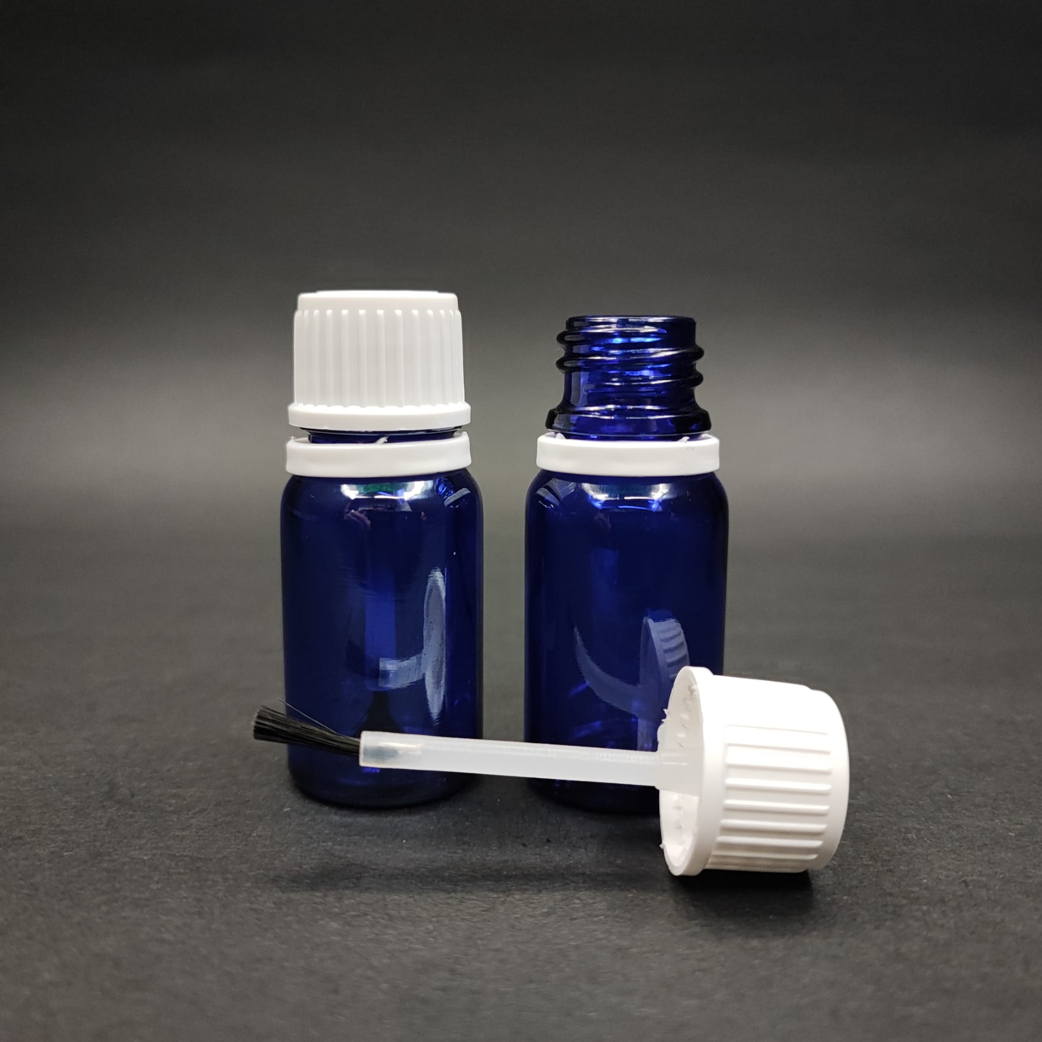 10 CC FIRÇALI MAVİ CAM ŞİŞE - 10 ML KAPAKLI FIRÇALI CAM ŞİŞE - CAM OJE ŞİŞESİ FIRÇALI BEYAZ KAPAKLI TAKIM - BOŞ OJE ŞİŞESİ, FIRÇALI ŞİŞE, OTOMOTİV VE MOBİLYA İÇİN RÖTÜŞ BOYA ŞİŞESİ