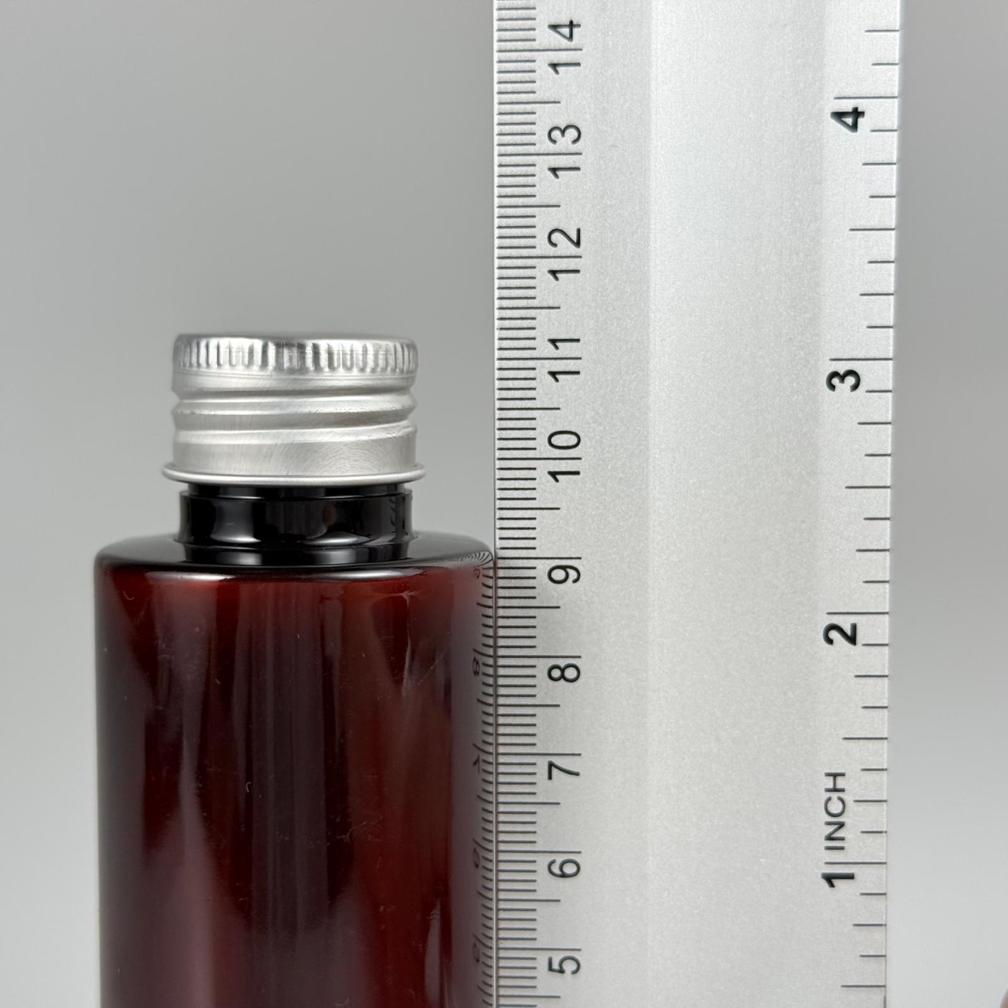 100 CC AMBER SİLİNDİR KESKİN KÜT MODEL SERT PET ŞİŞE (17 GR - 24 AĞIZ ) + KÖPÜK CONTALI GÜMÜŞ METAL ALÜMİNUM KAPAKLI + KOLONYA TIPALI TAKIM - 100 ML KAPAKLI AMBER PLASTİK ŞİŞELER