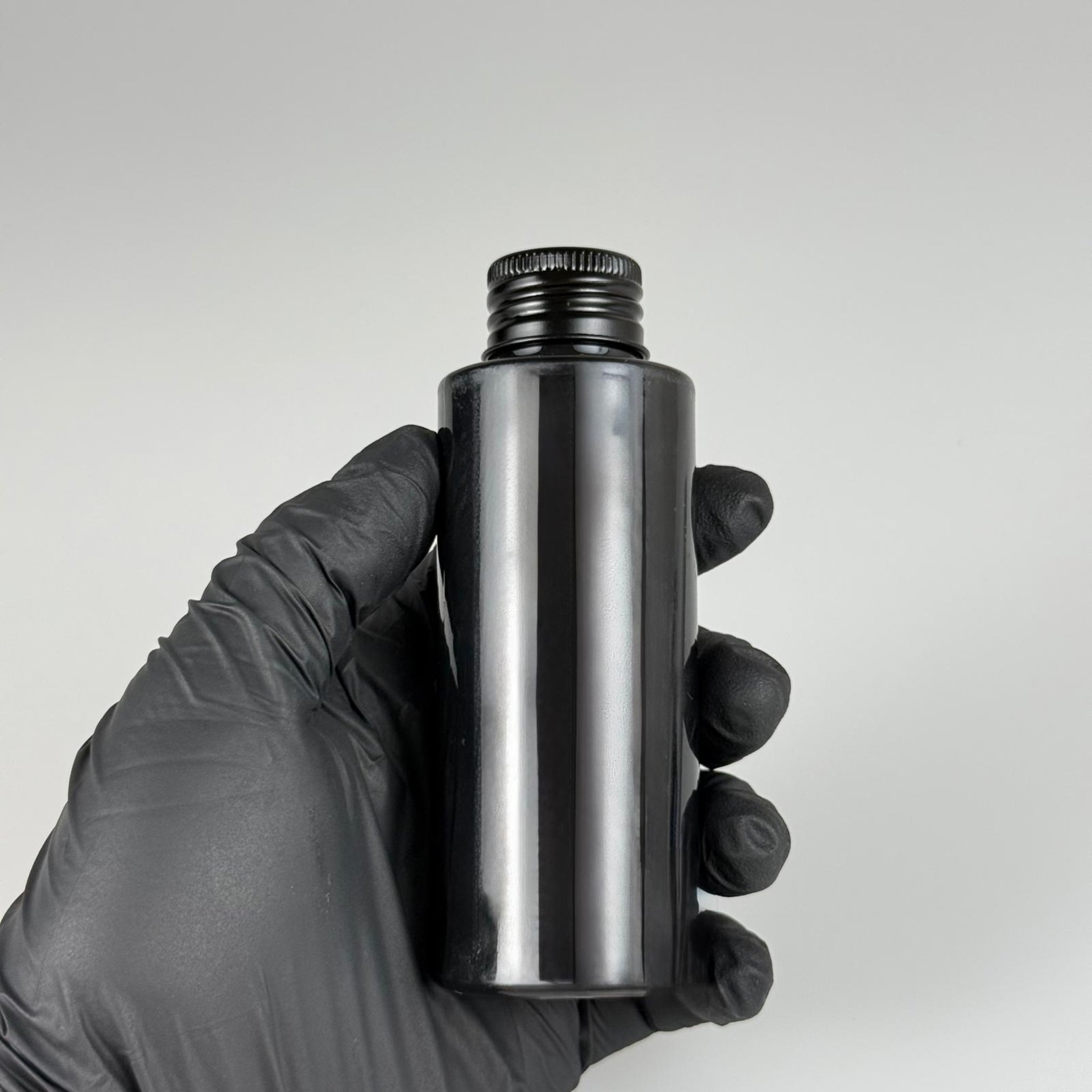 100 CC SİYAH SİLİNDİR KESKİN KÜT MODEL SERT PET ŞİŞE ( 17 GR - 24 AĞIZ ) + KÖPÜK CONTALI SİYAH METAL ALÜMİNYUM KAPAK TAKIM - 100 ML KAPAKLI SİYAH PLASTİK ŞİŞELER
