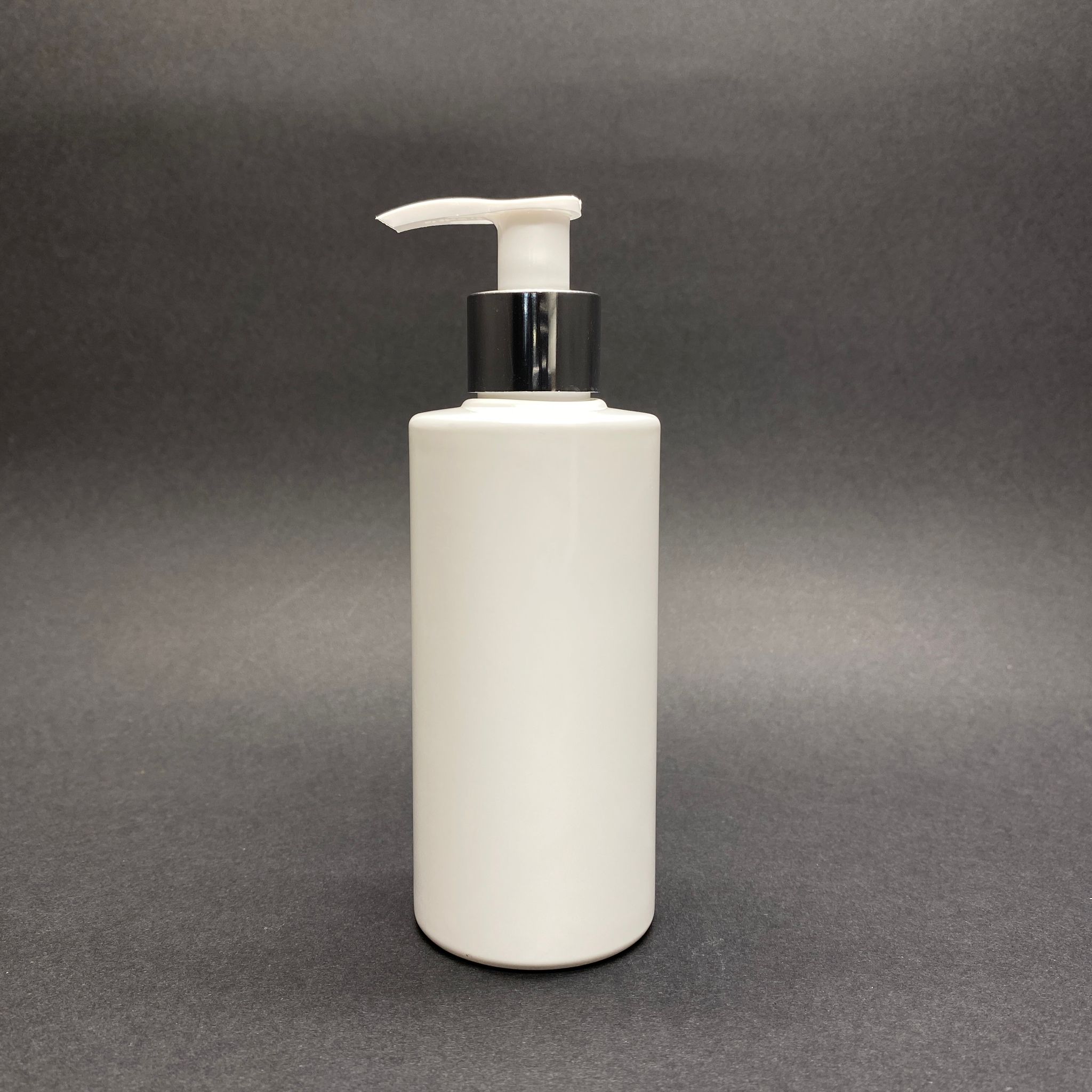 200 CC SİLİNDİR KESKİN KÜT MODEL SERT (25 GR) PET ŞİŞE - GÜMÜŞ SABUN POMPALI - AĞIZ ÇAPI 24 MM - BEYAZ