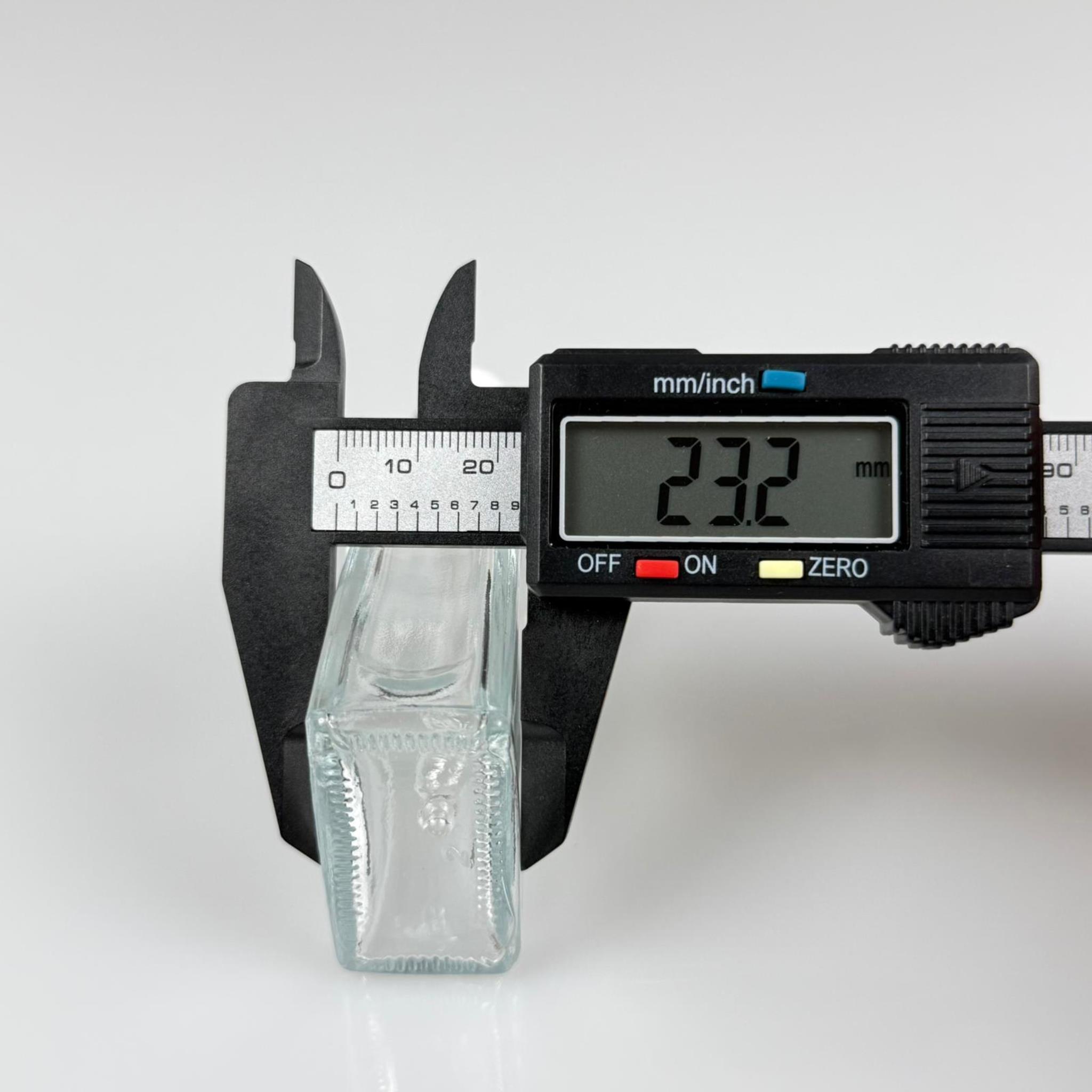 40 CC YASSI DİKDÖRTGEN PRESTİJLİ CAM DAMLALIKLI ŞİŞE - BEYAZ EMZİK - SİYAH METALİK KAPAK - 40 ML CAM DAMLALIKLI ŞİŞE - DAMLALIKLI BOŞ ŞİŞE