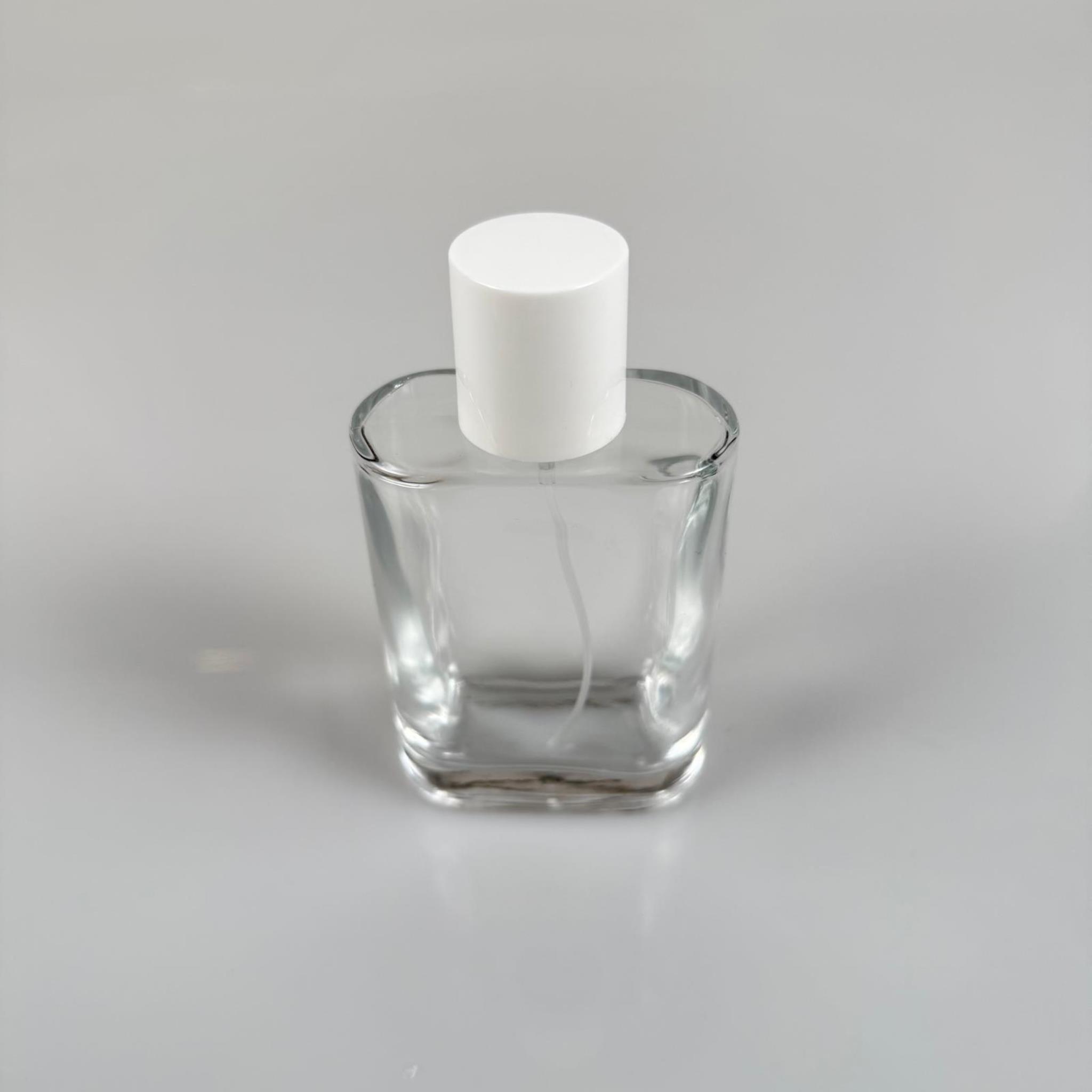 100 ML YASSI MODEL CEO PARFÜM ŞİŞESİ - GÜMÜŞ METAL SPREYLİ + BEYAZ KAPAKLI (AĞIZ 15 MM GEÇME KOLAY KAPAMA)