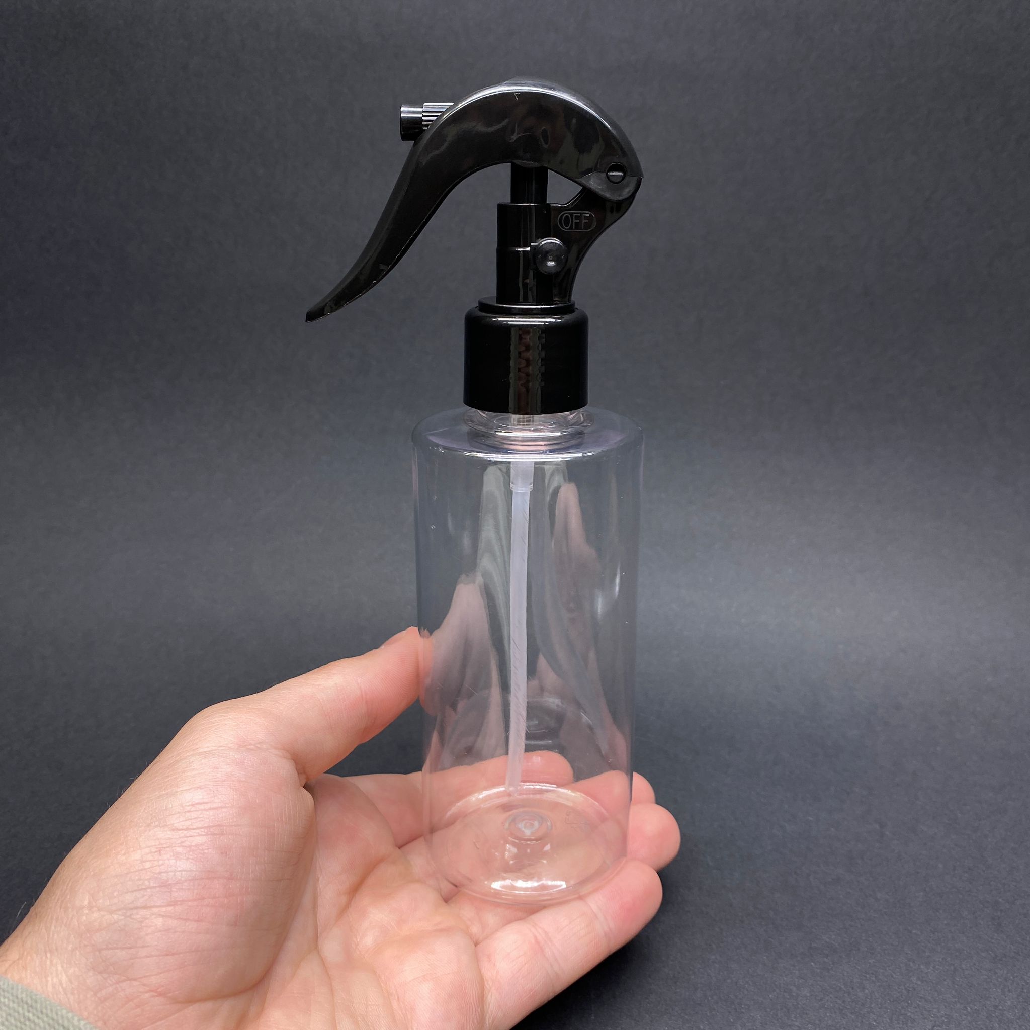 200 CC SİLİNDİR KESKİN KÜT MODEL SERT (25 GR) PET ŞİŞE - SİYAH TRİGER SPREYLİ (DUMAN ŞEKLİNDE PÜSKÜRTÜR, ODA KOKUSU İÇİN SPREYLİ PET ŞİŞE ) - AĞIZ ÇAPI 24 MM - ŞEFFAF