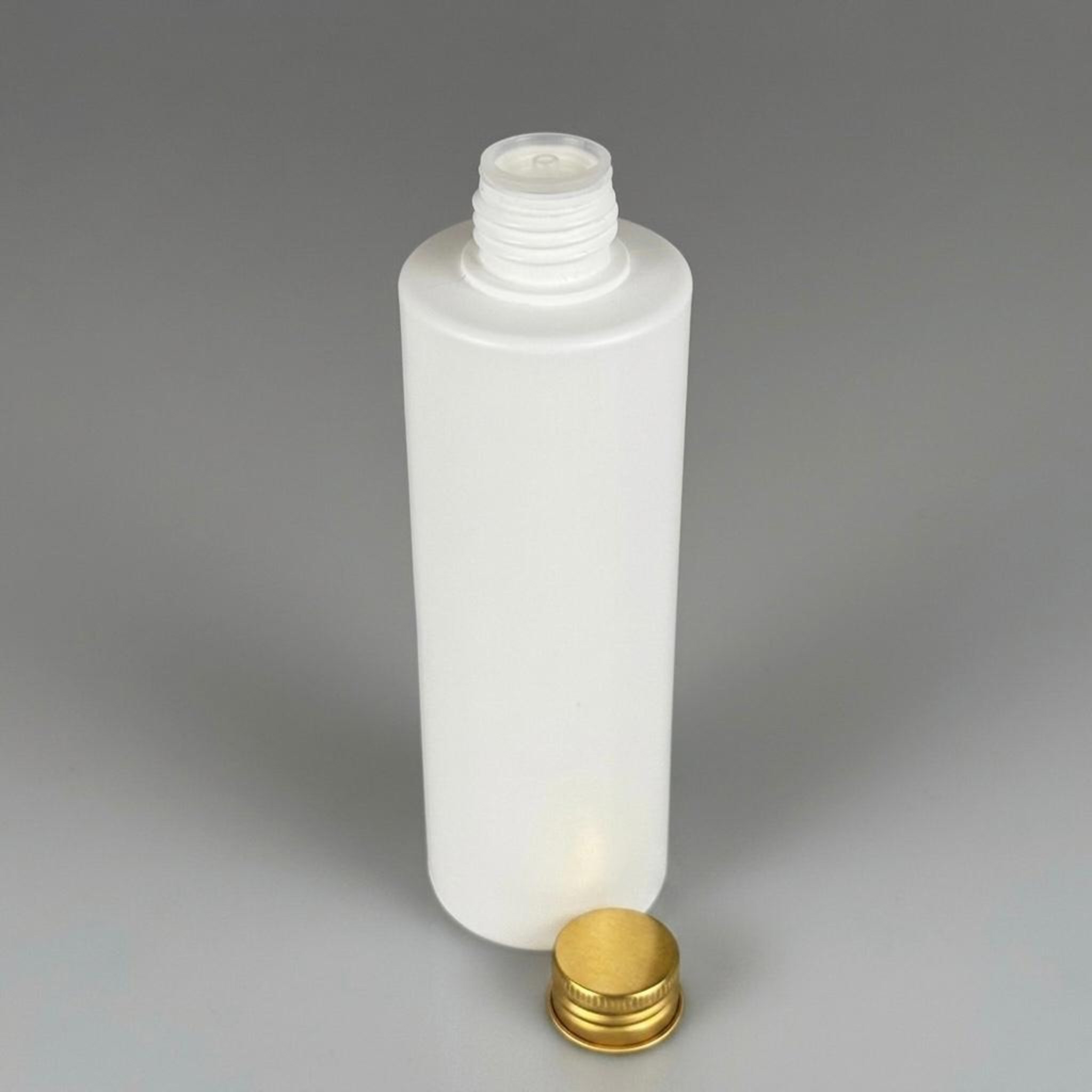 200 CC (SİLME 250 CC) BEYAZ SİLİNDİR MODEL MAT SERT POLİETİLEN ASETON ŞİŞESİ (24 AĞIZ) + KÖPÜK CONTALI GOLD METAL ALÜMİNYUM KAPAKLI + KOLONYA TIPALI TAKIM - 200 ML KAPAKLI BEYAZ PLASTİK ŞİŞELER