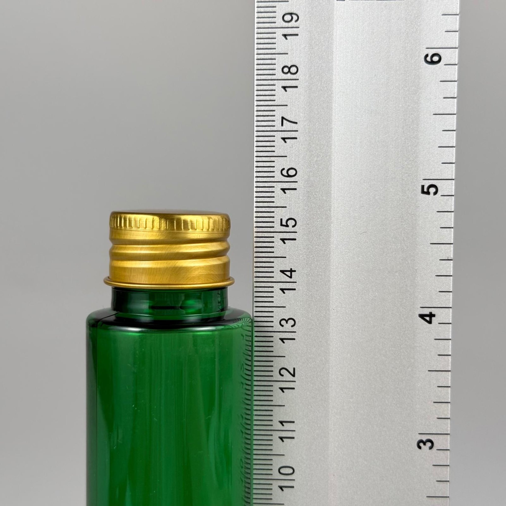 100 CC UZUN SİLİNDİR YEŞİL PET ŞİŞE (24 GR - 24 AĞIZ ) + KÖPÜK CONTALI GOLD METAL ALÜMİNYUM KAPAK + KOLONYA TIPALI TAKIM - 100 ML BİBERİYE SUYU, LAVANTA YAĞI, SAÇ SERUM, TONİK VB İÇİN PLASTİK KOZMETİK AMBALAJLARI