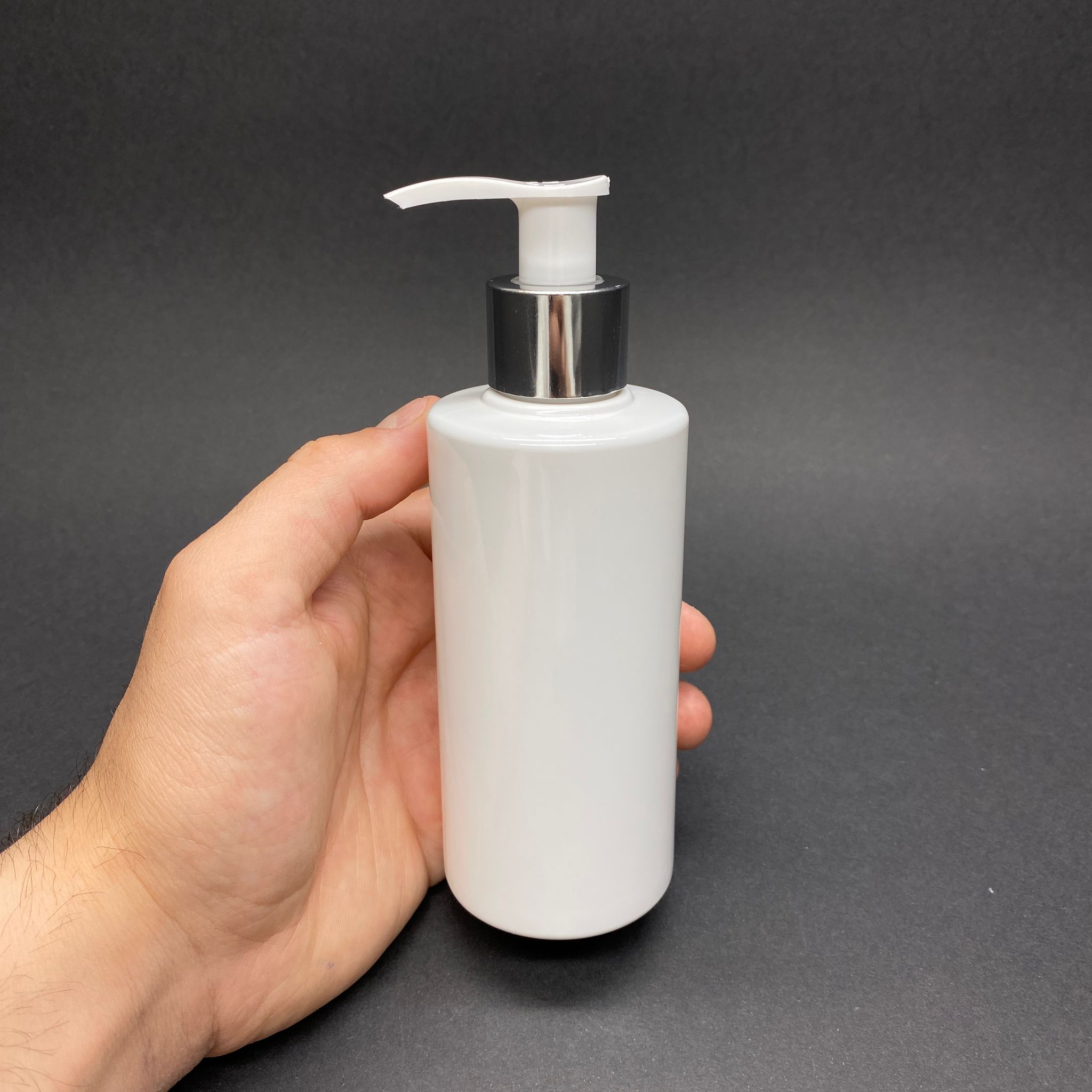 200 CC SİLİNDİR KESKİN KÜT MODEL SERT (25 GR) PET ŞİŞE - GÜMÜŞ SABUN POMPALI - AĞIZ ÇAPI 24 MM - BEYAZ