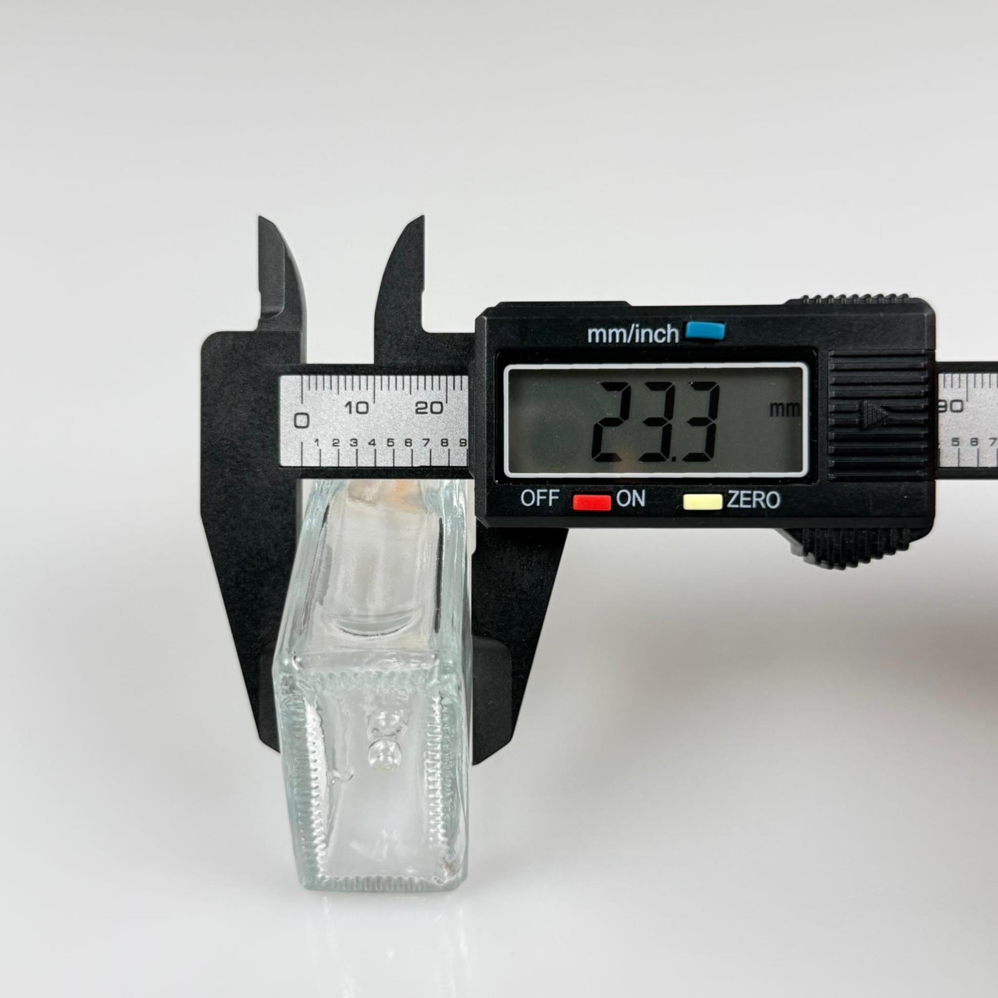 40 CC YASSI DİKDÖRTGEN PRESTİJLİ CAM DAMLALIKLI ŞİŞE - BEYAZ EMZİK - GOLD METALİK KAPAK - 40 ML CAM DAMLALIKLI ŞİŞE - DAMLALIKLI BOŞ ŞİŞE