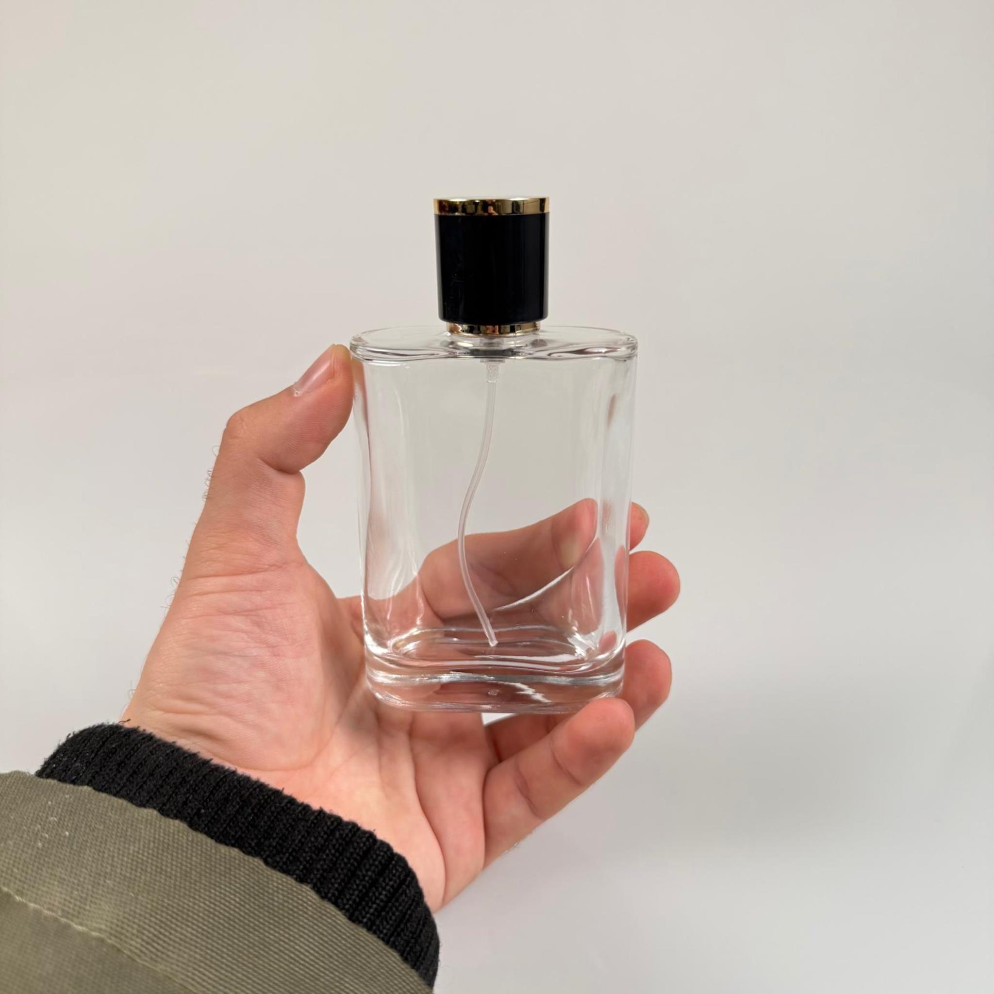 100 ML YASSI MODEL CEO PARFÜM ŞİŞESİ - GÜMÜŞ METAL SPREYLİ + GOLD SİYAH KAPAKLI (AĞIZ 15 MM GEÇME KOLAY KAPAMA)