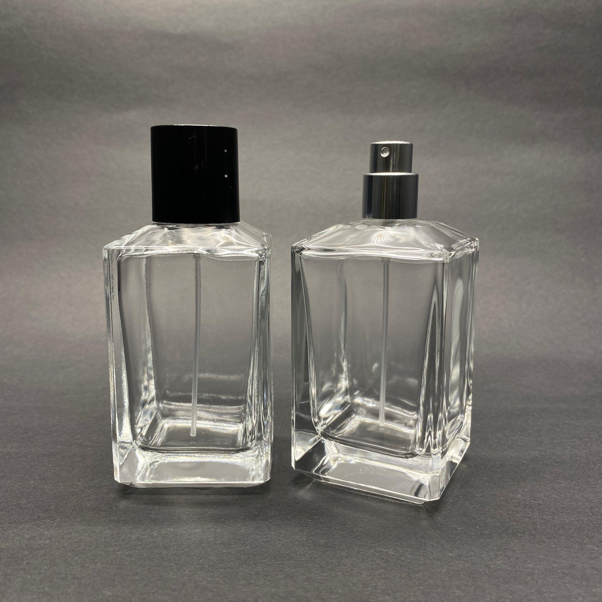 100 ML KÖŞELİ KONİK MODEL PRİZMA PARFÜM ŞİŞESİ - GÜMÜŞ METAL SPREYLİ + SİYAH KAPAKLI (AĞIZ 15 MM GEÇME KOLAY KAPAMA)