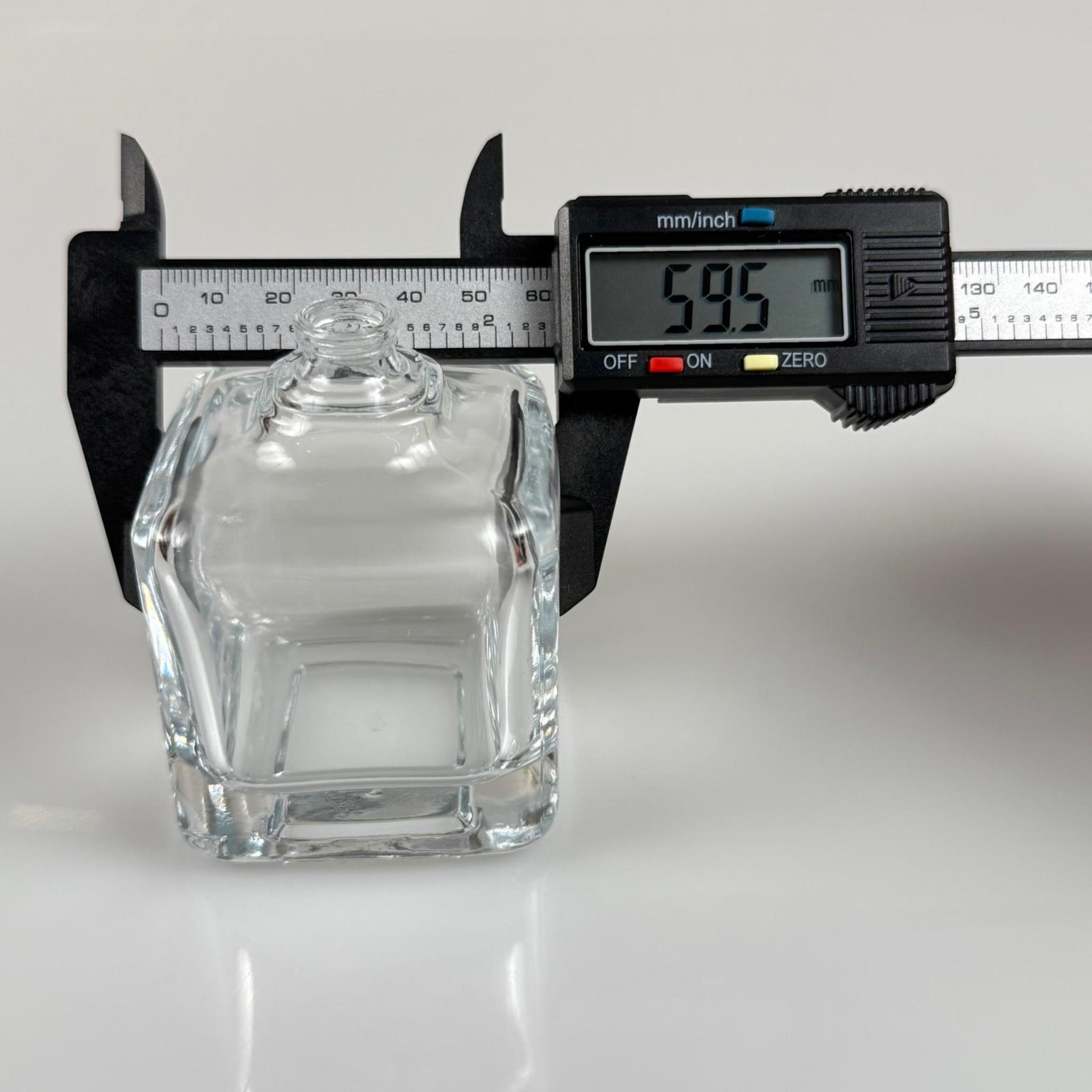 100 ML KARE MODEL LURA PARFÜM ŞİŞESİ - GÜMÜŞ METAL SPREYLİ (AĞIZ 15 MM GEÇME KOLAY KAPAMA)