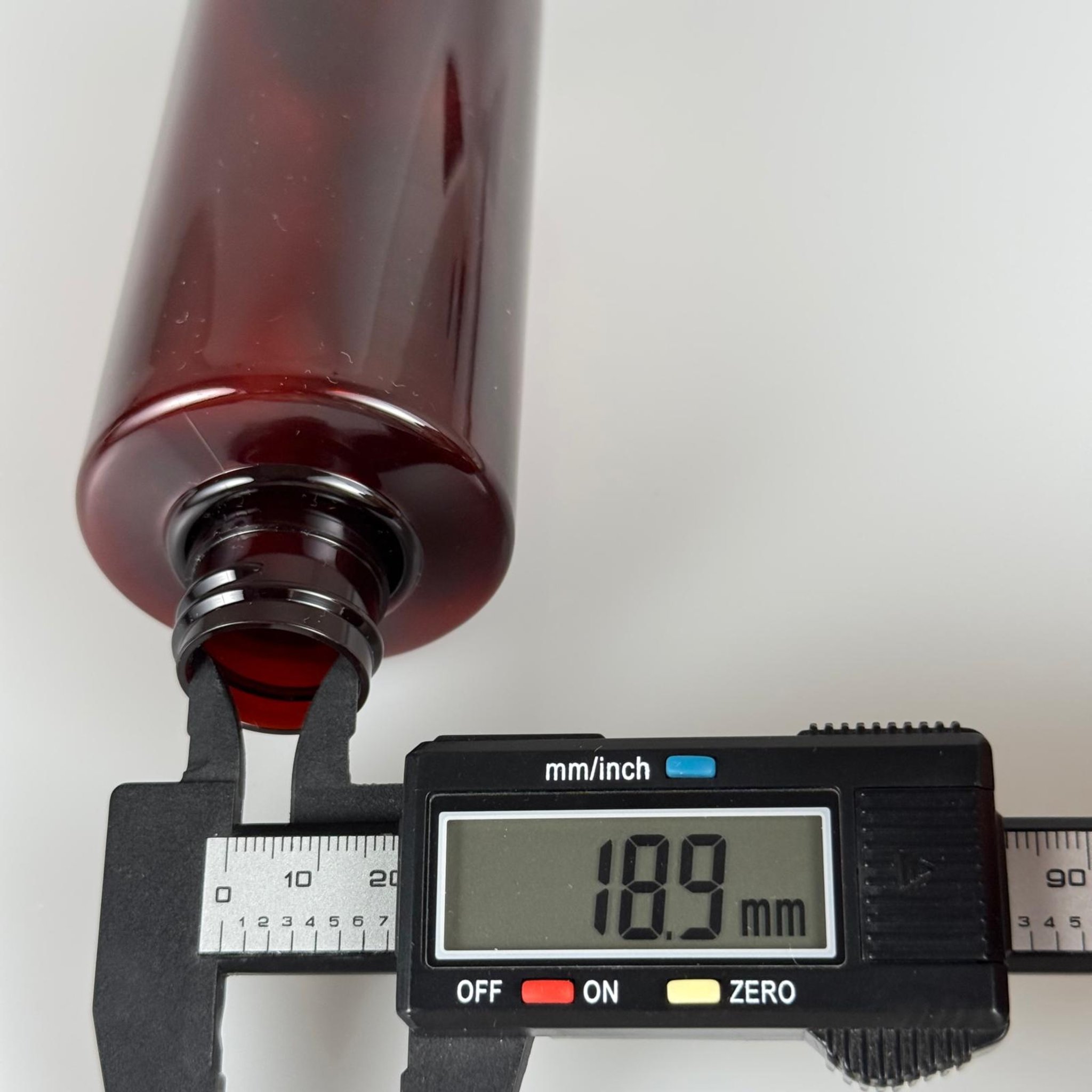200 CC SİLİNDİR KESKİN KÜT MODEL SERT (25 GR) PET ŞİŞE - KAPAKSIZ - AĞIZ ÇAPI 24 MM - AMBER
