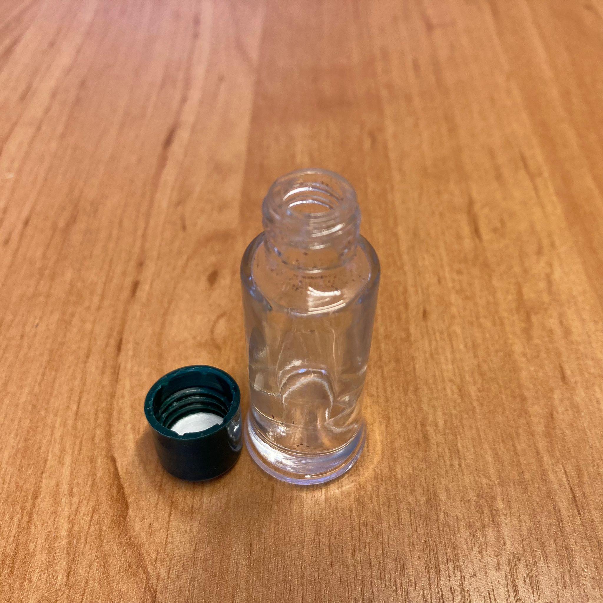 6 CC CAM NUMUNE ŞİŞESİ - YEŞİL PLASTİK KAPAKLI - 6 ML CAM ŞİŞE - SIZDIRMAZ  - VİDALI KAPAKLI