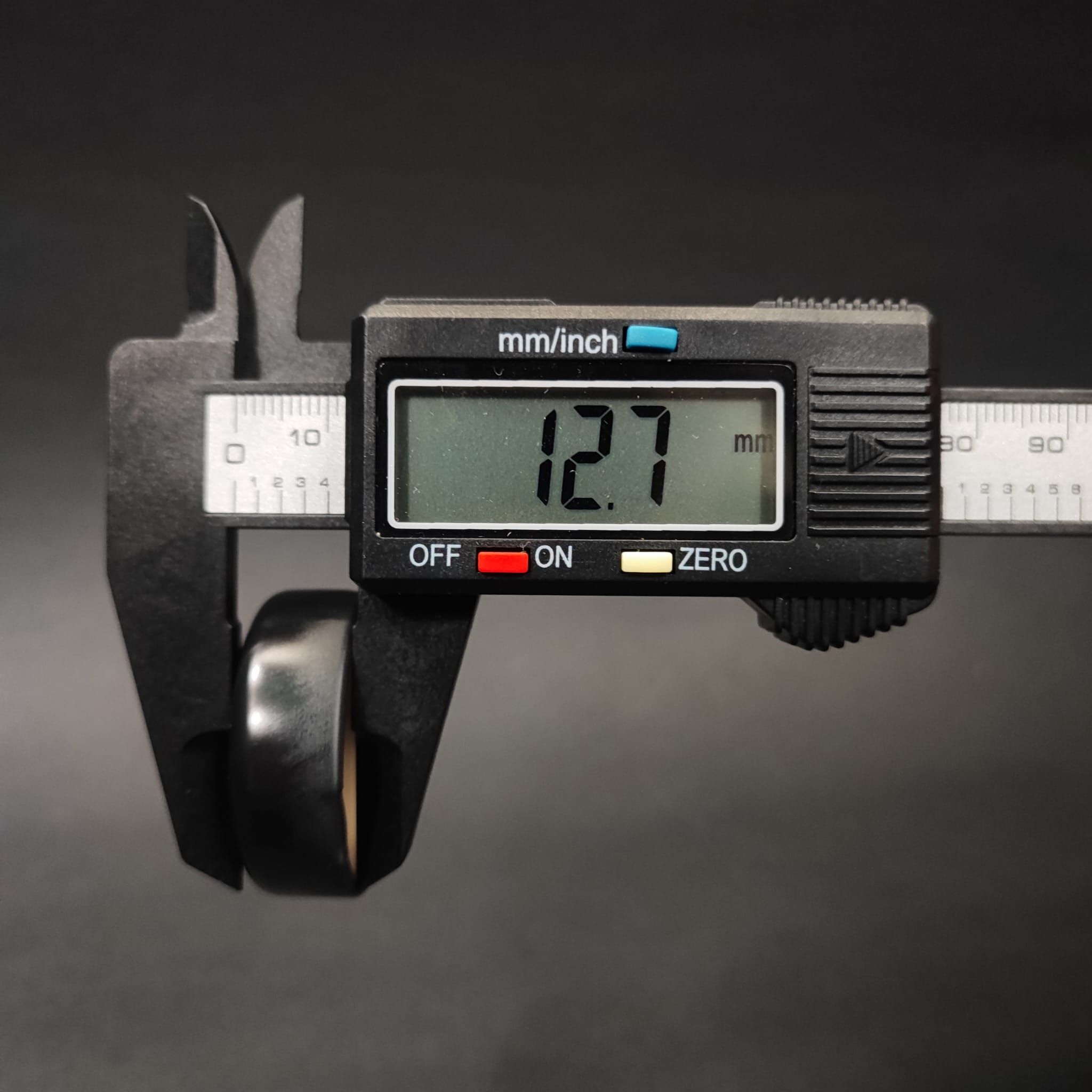 33 MM TWİST-OFF DERİN SİYAH METAL KAPAK (33MTO469 DÜZ)