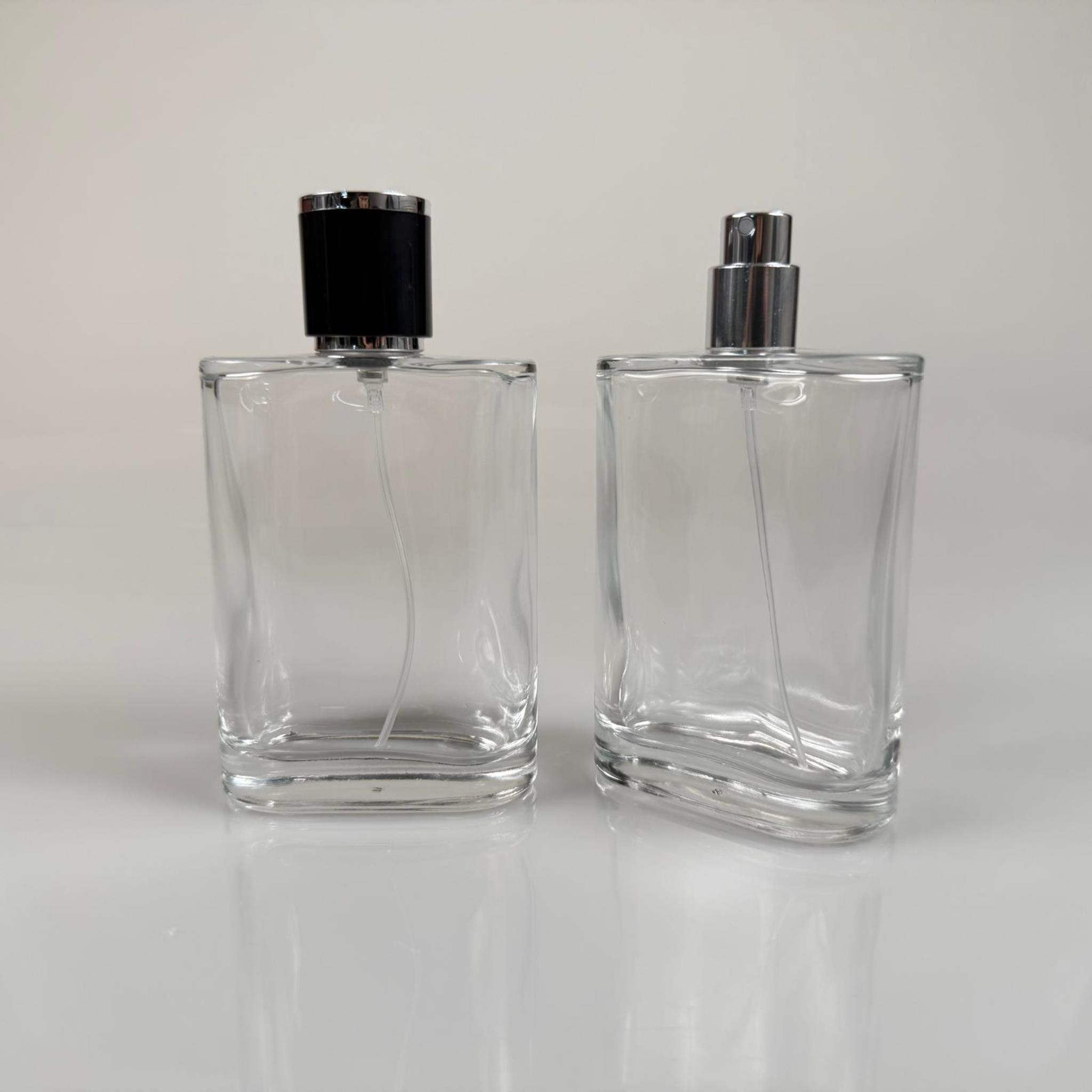100 ML YASSI MODEL CEO PARFÜM ŞİŞESİ - GÜMÜŞ METAL SPREYLİ + GÜMÜŞ SİYAH KAPAKLI (AĞIZ 15 MM GEÇME KOLAY KAPAMA)