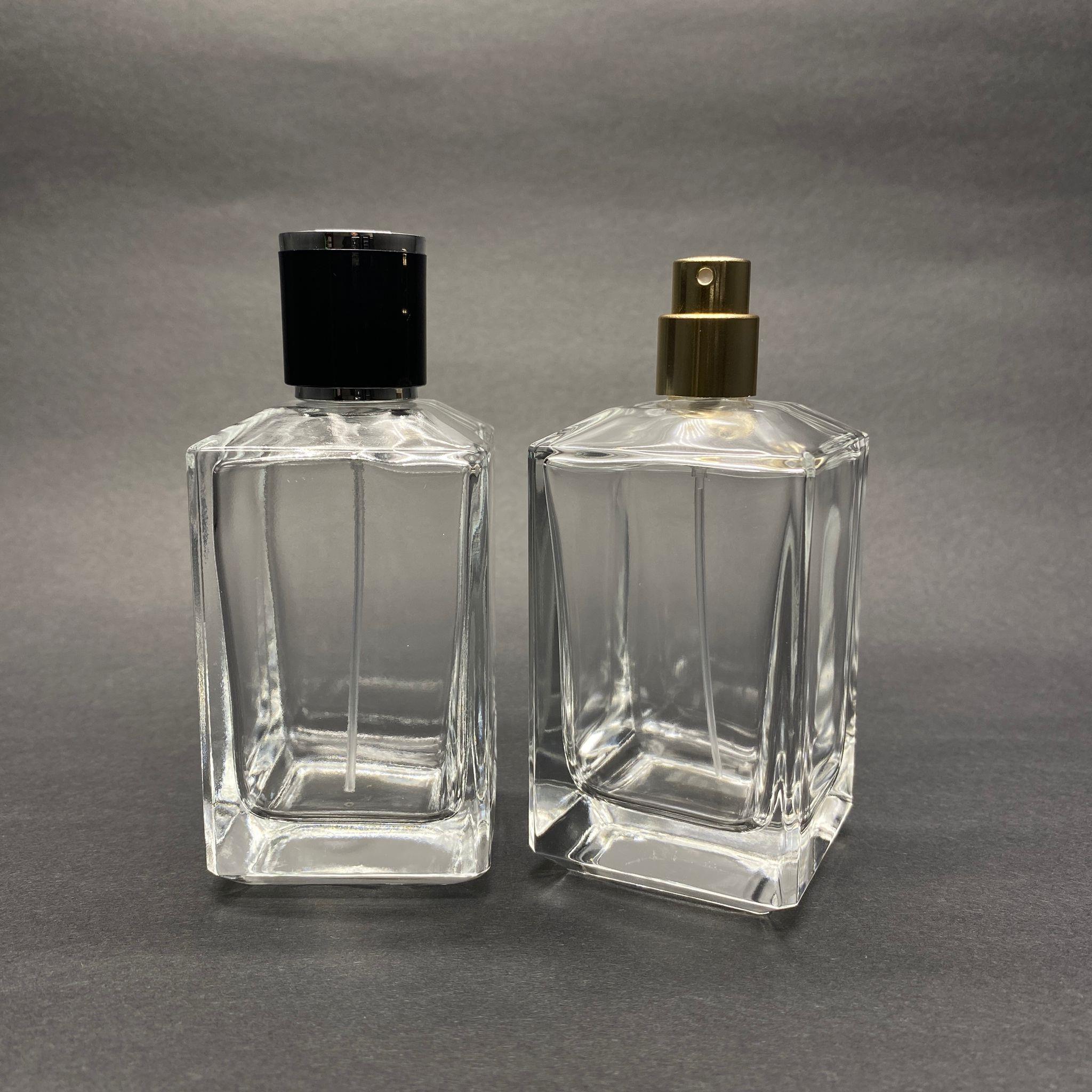100 ML KÖŞELİ KONİK MODEL PRİZMA PARFÜM ŞİŞESİ - GOLD METAL SPREYLİ + GÜMÜŞ SİYAH KAPAKLI (AĞIZ 15 MM GEÇME KOLAY KAPAMA)