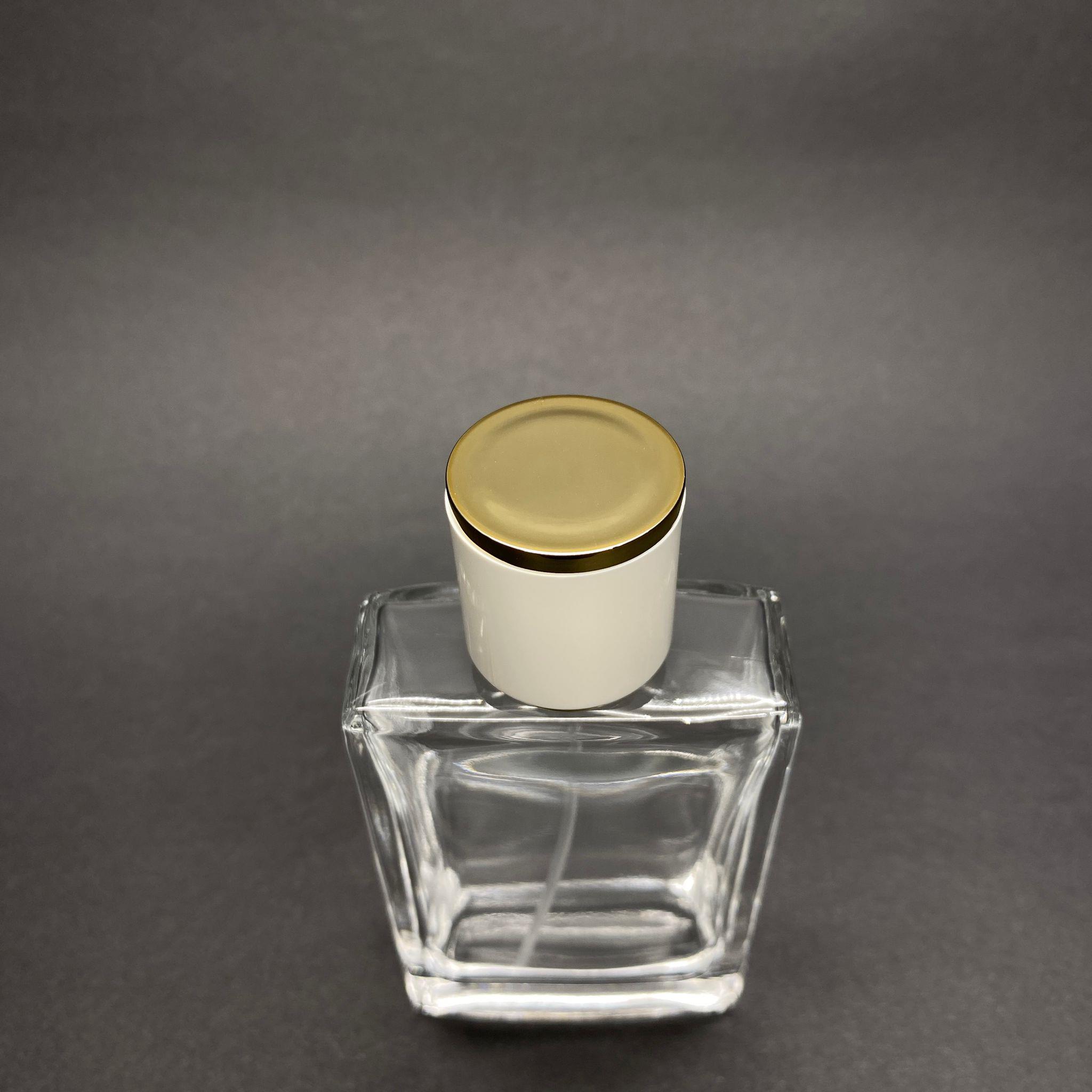 50 ML DİKDÖRTGEN MODEL SOSSA PARFÜM ŞİŞESİ - GÜMÜŞ METAL SPREYLİ + GOLD BEYAZ KAPAKLI (AĞIZ 15 MM GEÇME KOLAY KAPAMA)