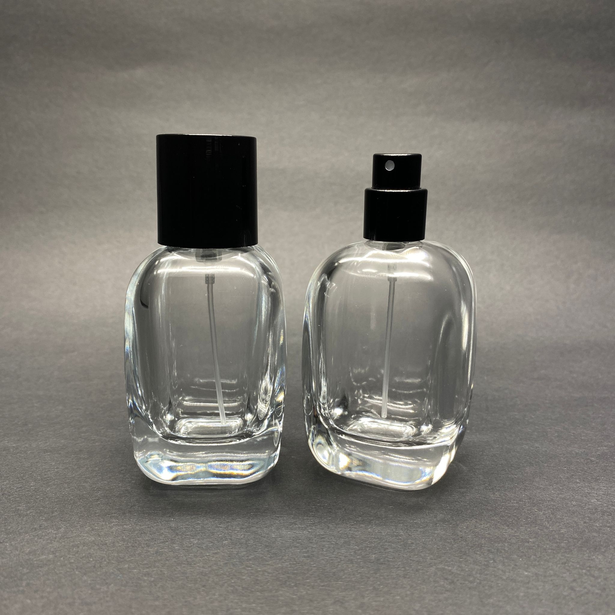 50 ML OVAL KARE MODEL CORE PARFÜM ŞİŞESİ - SİYAH METAL SPREYLİ + SİYAH KAPAKLI (AĞIZ 15 MM GEÇME KOLAY KAPAMA)