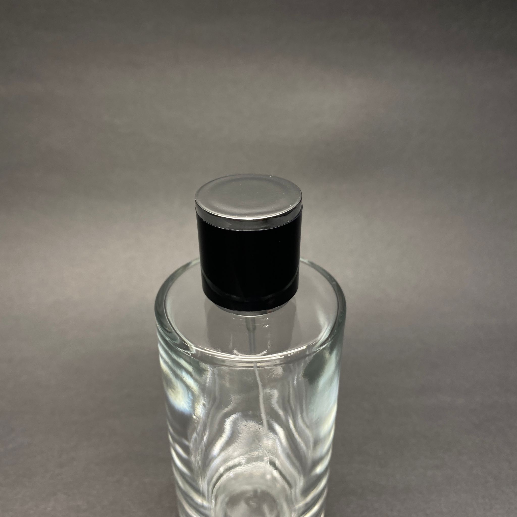 100 ML SİLİNDİR MODEL SAVAGE PARFÜM ŞİŞESİ - GÜMÜŞ METAL SPREYLİ + GÜMÜŞ SİYAH KAPAKLI (AĞIZ 15 MM GEÇME KOLAY KAPAMA)