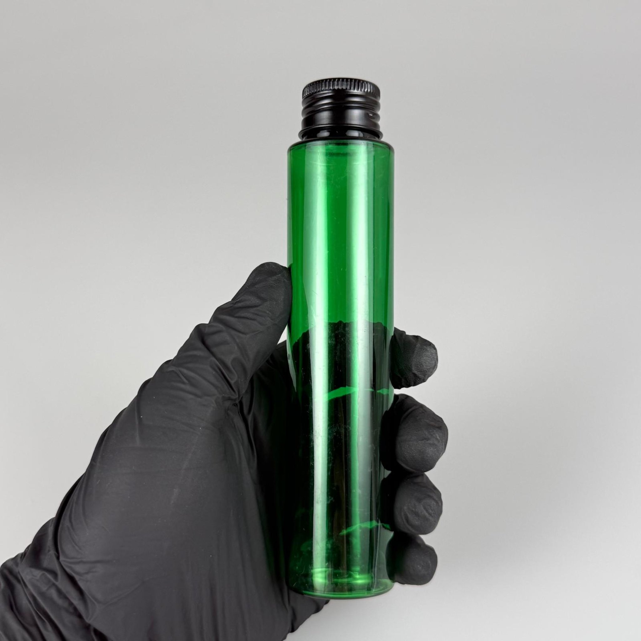100 CC UZUN SİLİNDİR YEŞİL PET ŞİŞE (24 GR - 24 AĞIZ ) + KÖPÜK CONTALI SİYAH METAL ALÜMİNYUM KAPAK TAKIM - 100 ML BİBERİYE SUYU, LAVANTA YAĞI, SAÇ SERUM, TONİK VB İÇİN PLASTİK KOZMETİK AMBALAJLARI