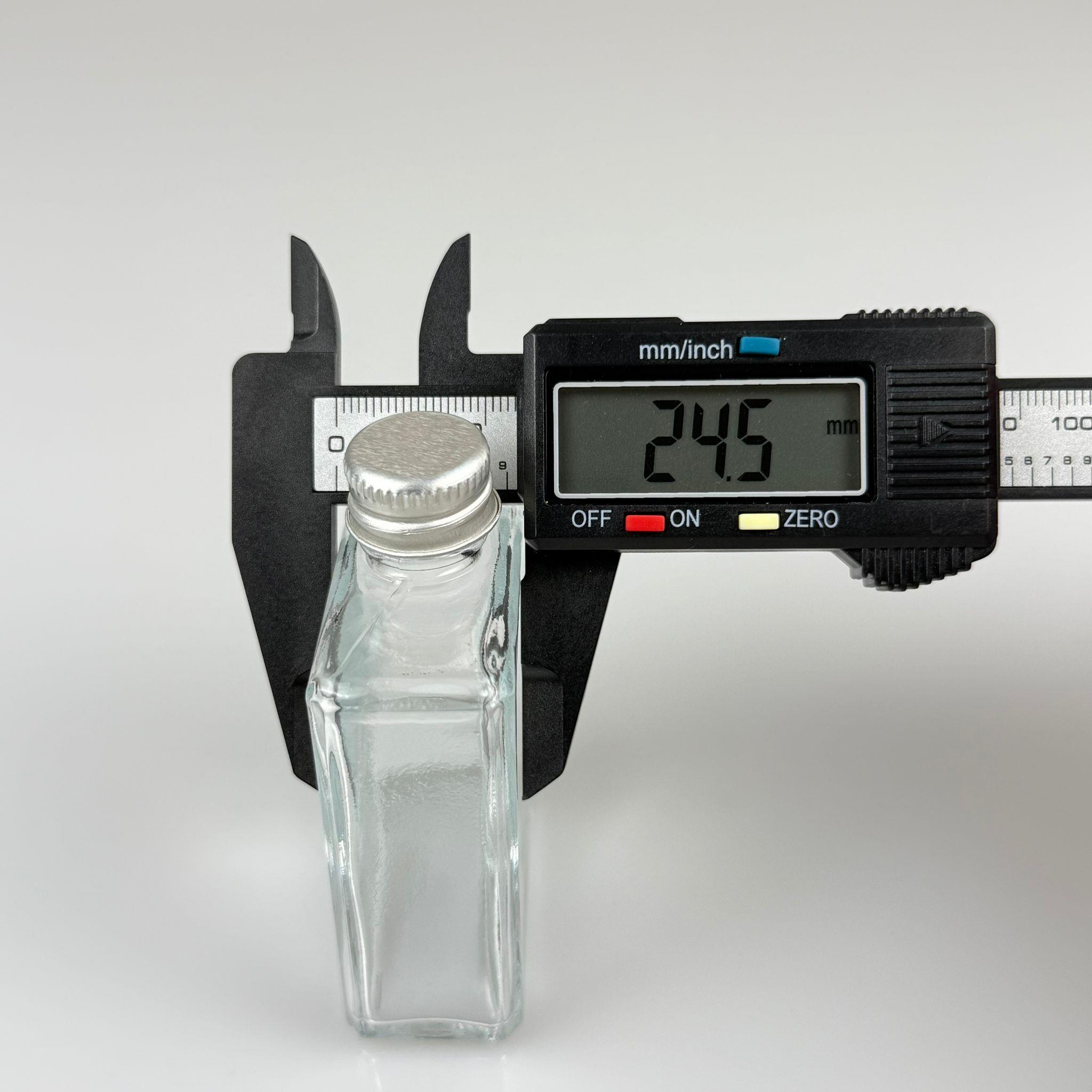 40 CC YASSI DİKDÖRTGEN KÖŞELİ KISA CAM ŞİŞE - GÜMÜŞ METAL KAPAKLI - 40 ML PRESTİJLİ ŞİŞE