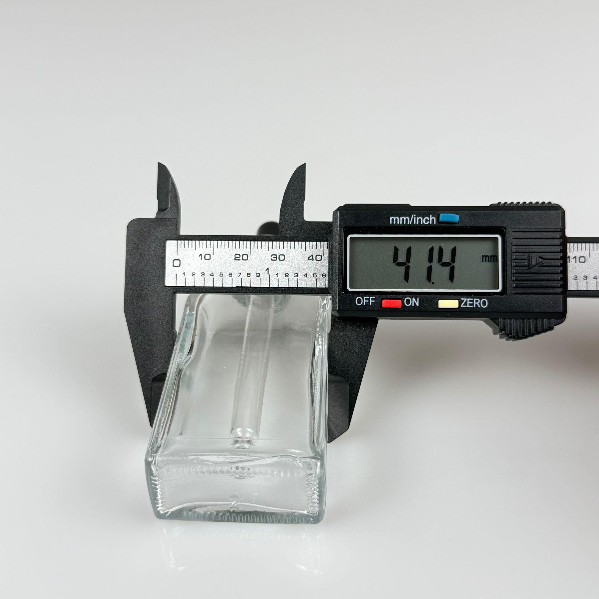 40 CC YASSI DİKDÖRTGEN PRESTİJLİ CAM DAMLALIKLI ŞİŞE - SİYAH EMZİK - GÜMÜŞ METALİK KAPAK - 40 ML CAM DAMLALIKLI ŞİŞE - DAMLALIKLI BOŞ ŞİŞE