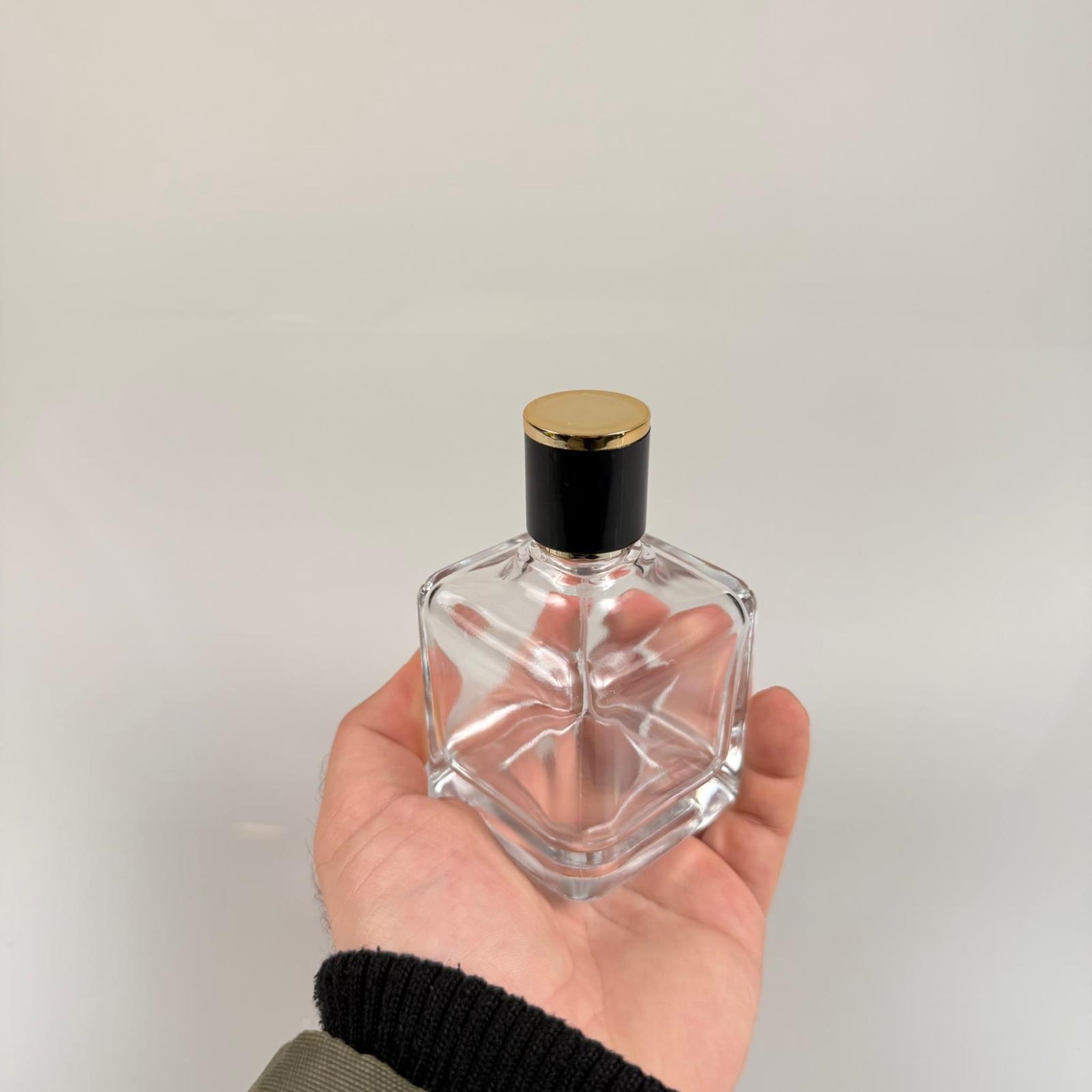100 ML KARE MODEL LURA PARFÜM ŞİŞESİ - GÜMÜŞ METAL SPREYLİ + GOLD SİYAH KAPAKLI (AĞIZ 15 MM GEÇME KOLAY KAPAMA)