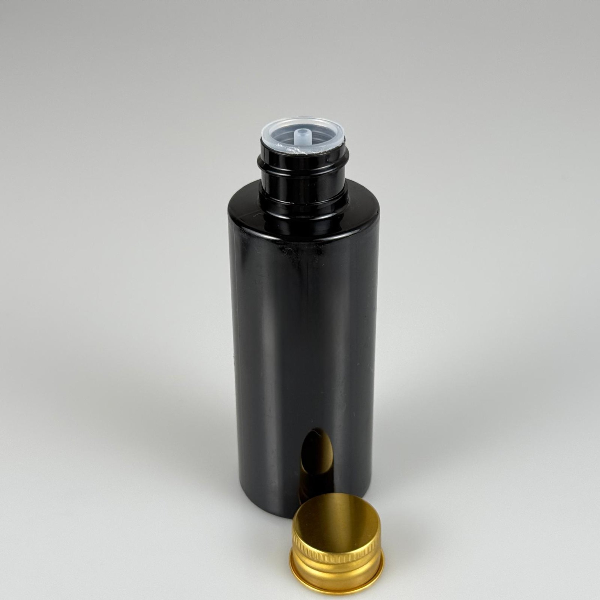100 CC SİYAH SİLİNDİR KESKİN KÜT MODEL SERT PET ŞİŞE ( 17 GR - 24 AĞIZ ) + KÖPÜK CONTALI GOLD METAL ALÜMİNYUM KAPAK + KOLONYA TIPALI TAKIM - 100 ML KAPAKLI SİYAH PLASTİK ŞİŞELER