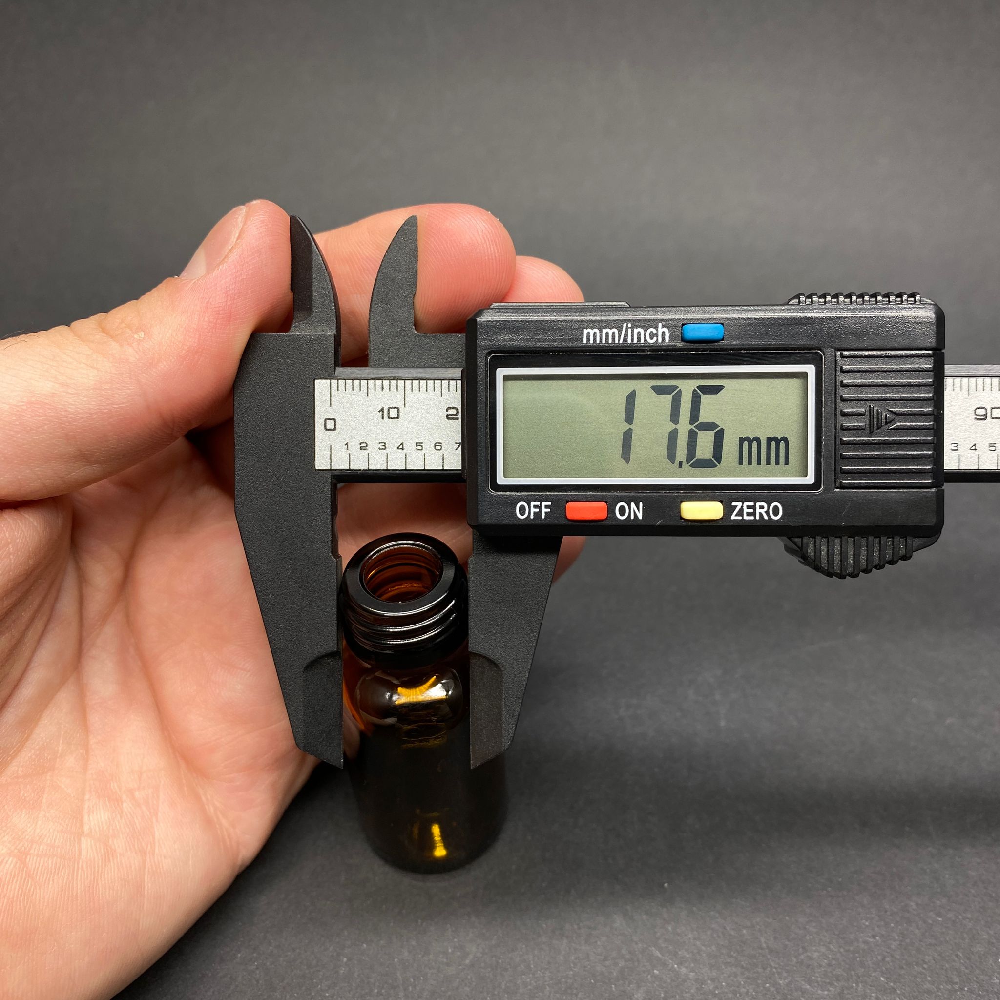 10 CC AMBER CAM ŞİŞE KAPAKSIZ (18 AĞIZ) - 10 ML CAM ŞİŞE - KAHVERENGİ (AĞZI SPREYLER İÇİN TAM UYUMLUDUR)
