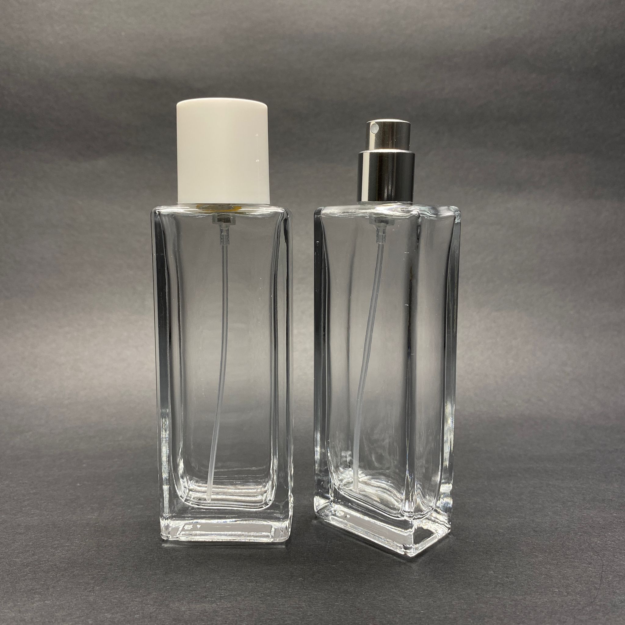 50 ML DİKDÖRTGEN MODEL FORTUNE UZUN PARFÜM ŞİŞESİ - GÜMÜŞ METAL SPREYLİ + BEYAZ KAPAKLI (AĞIZ 15 MM GEÇME KOLAY KAPAMA)