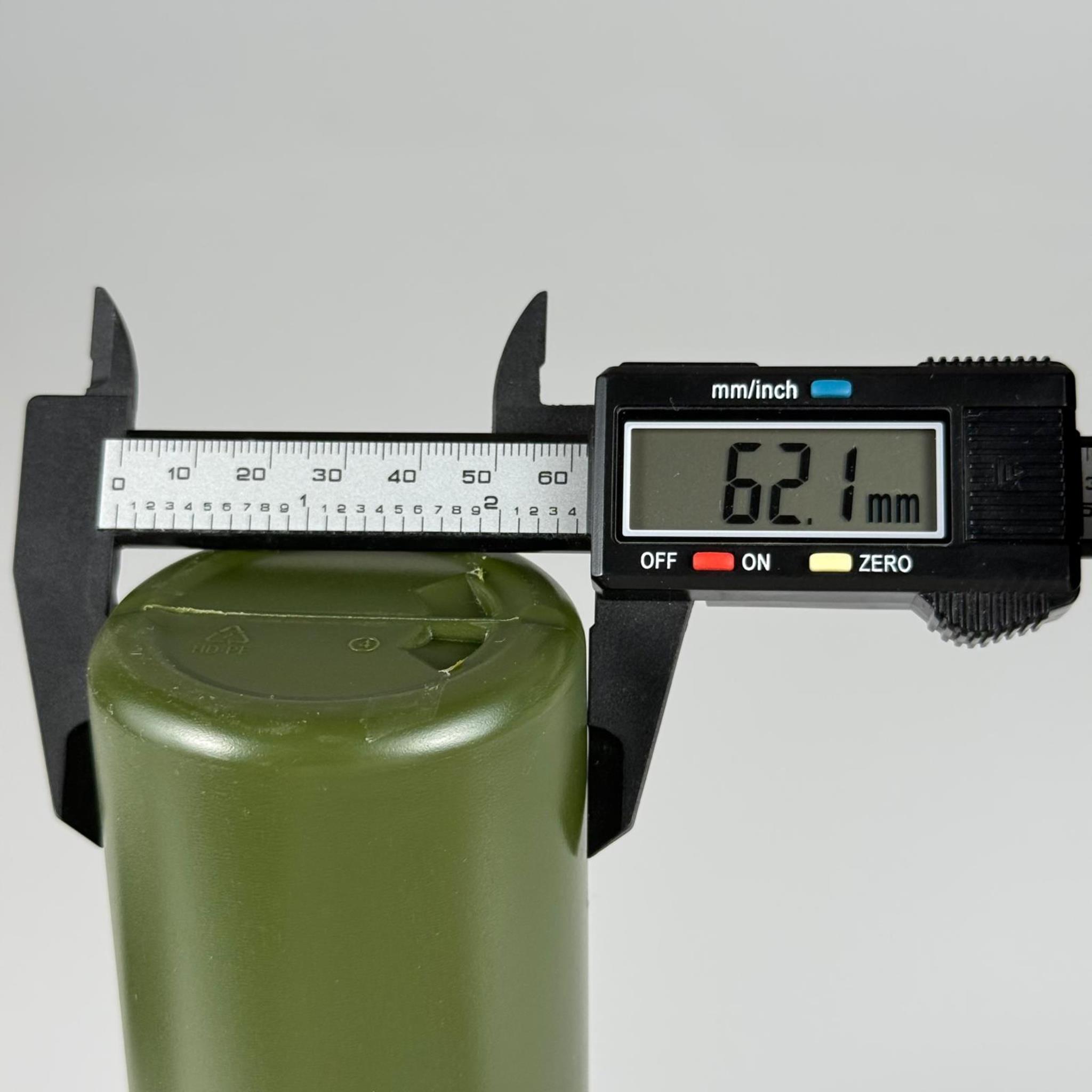 500 CC YEŞİL SİLİNDİR MODEL MAT SIKILABİLİR POLİETİLEN ŞİŞE 47 GRAM (24 AĞIZ) + KÖPÜK CONTALI SİYAH METAL ALÜMİNYUM KAPAK - 500 ML POLİETİLEN ASETON ŞİŞESİ