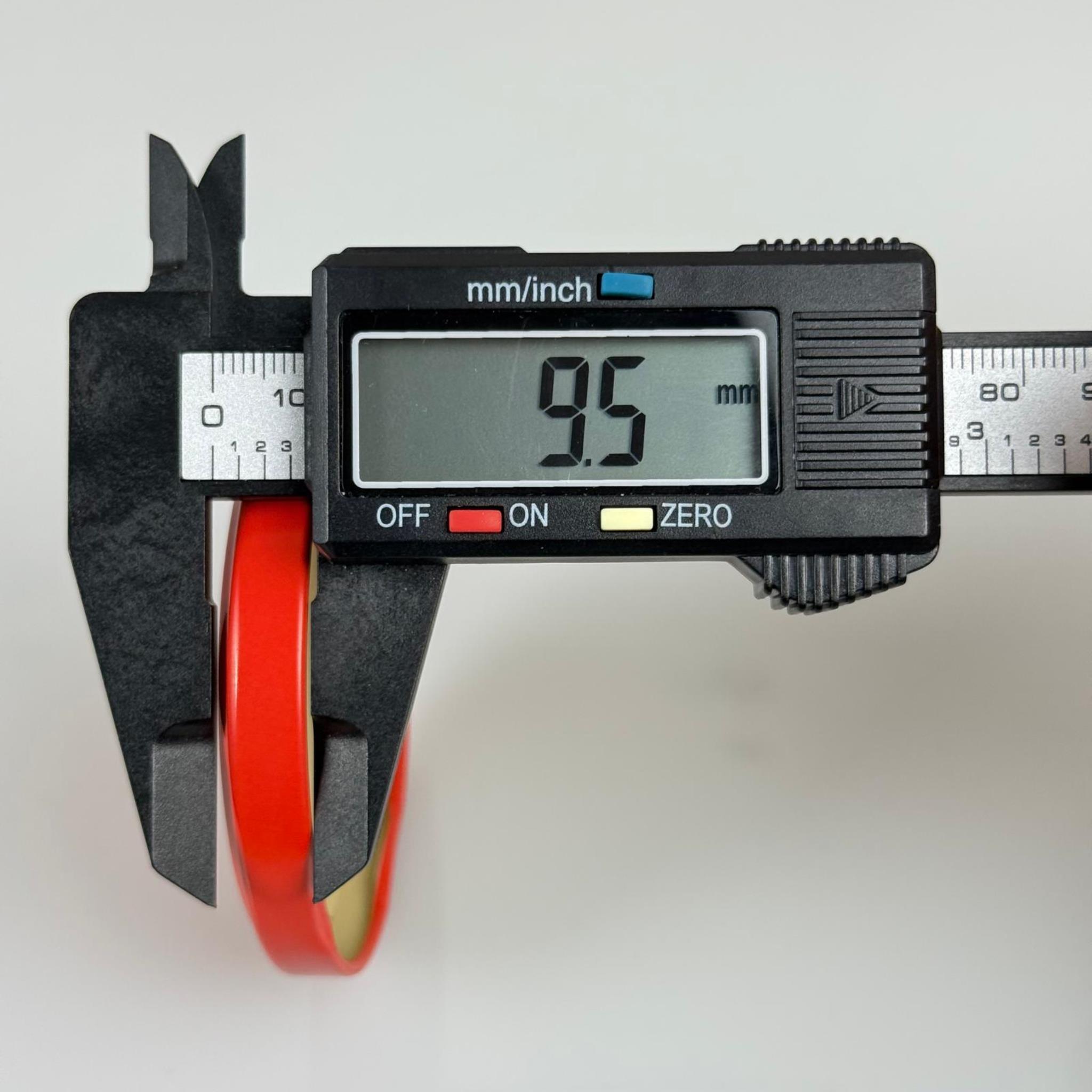 63 MM TWİST-OFF KIRMIZI DÜĞMELİ (MC063RSB038) - ROJO KIRMIZI SİLGAN MARKA - EMNİYET DÜĞMELİ - TİKTAK KAPAK - BUTONLU METAL KAVANOZ KAPAĞI