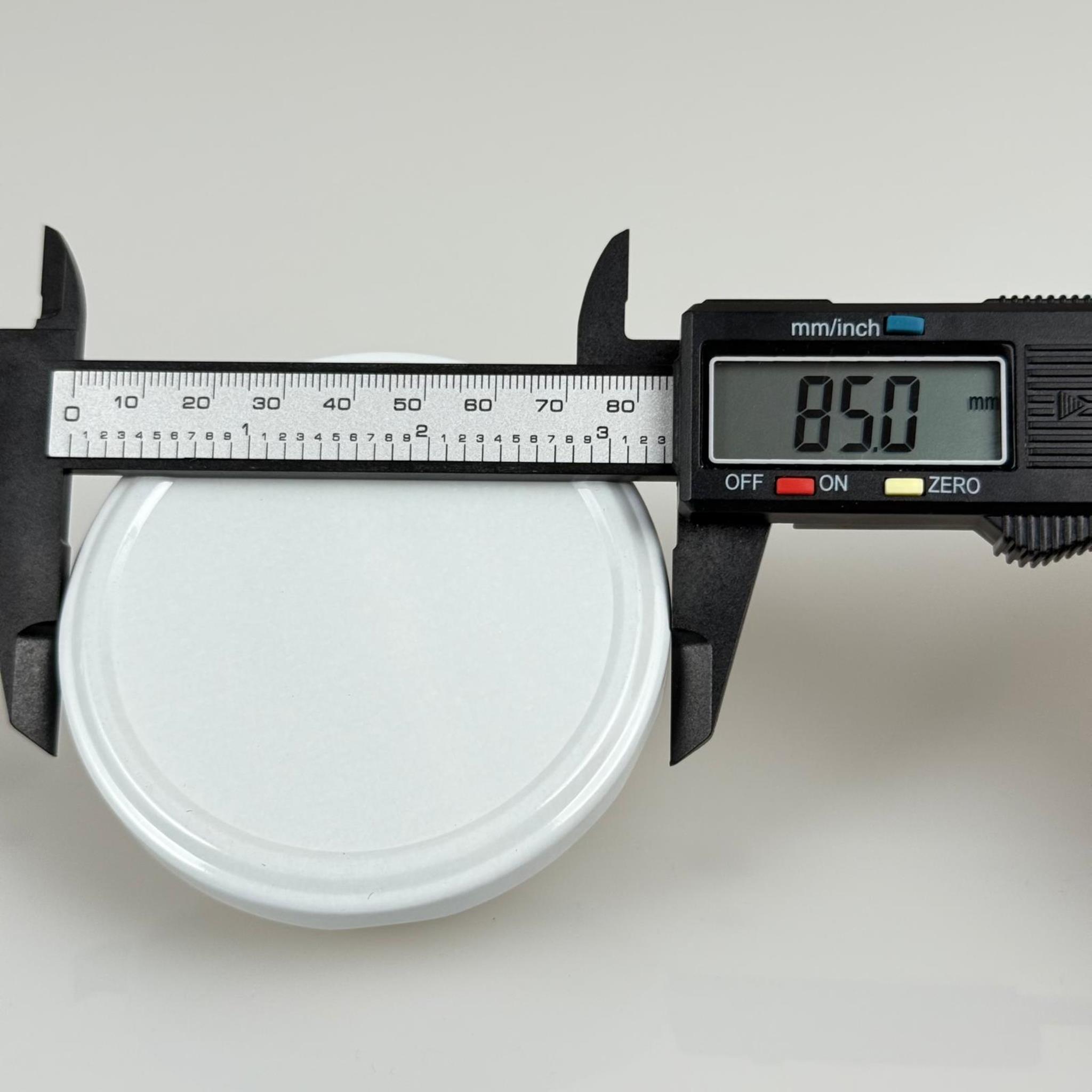 82 MM TWİST-OFF BEYAZ DÜĞMELİ (MC082RSB469) RP045 - SİLGAN - EMNİYET DÜĞMELİ - TİKTAK KAPAK - BUTONLU KAPAK