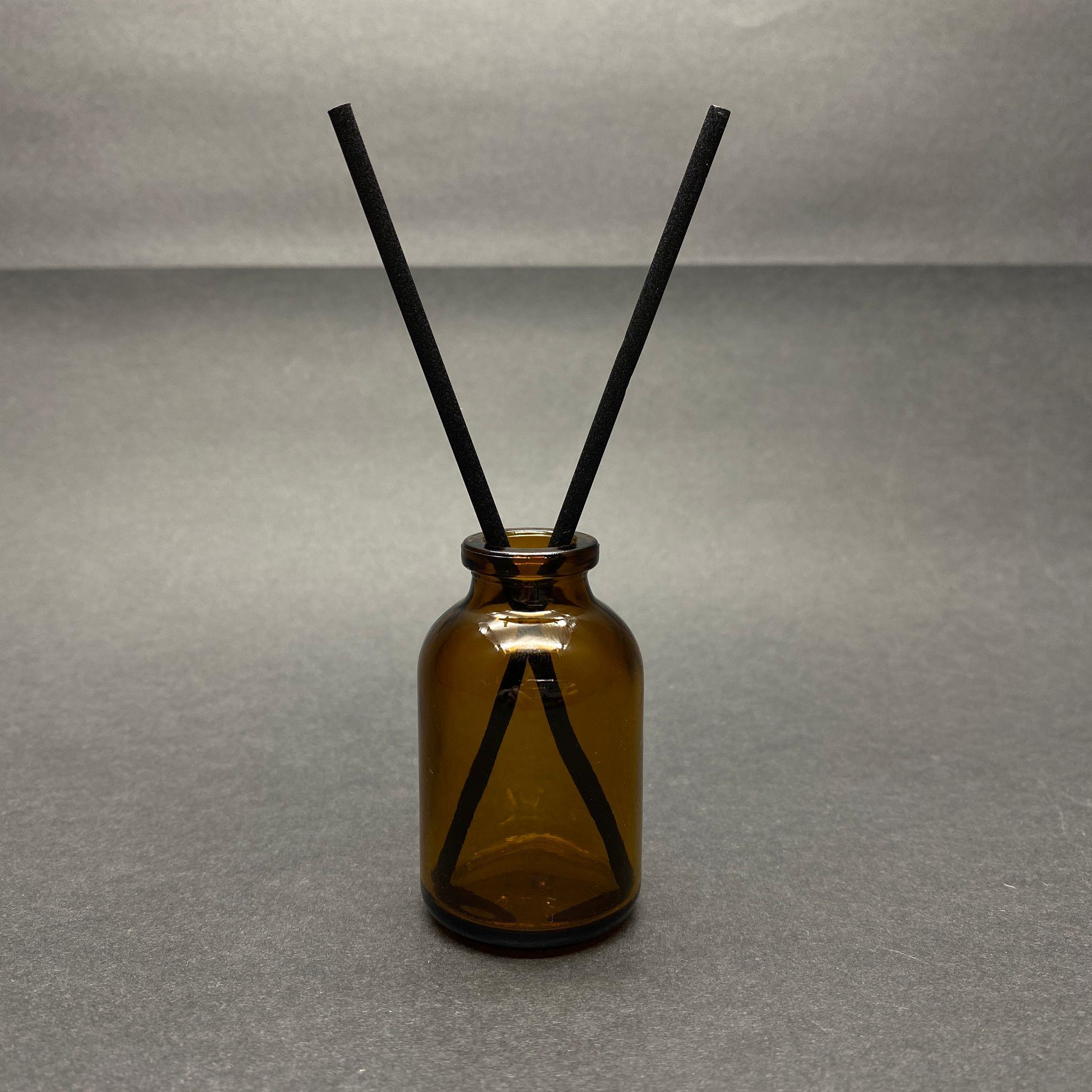 25 CC AMBER CAM BAMBU ODA KOKUSU ŞİŞESİ - 25 ML ÇUBUKLU BAMBU ODA KOKUSU ŞİŞESİ - DİFÜZÖR ŞİŞE- CAM ŞİŞE + PLASTİK KAPAK+ FİBER SİYAH BAMBU ÇUBUK