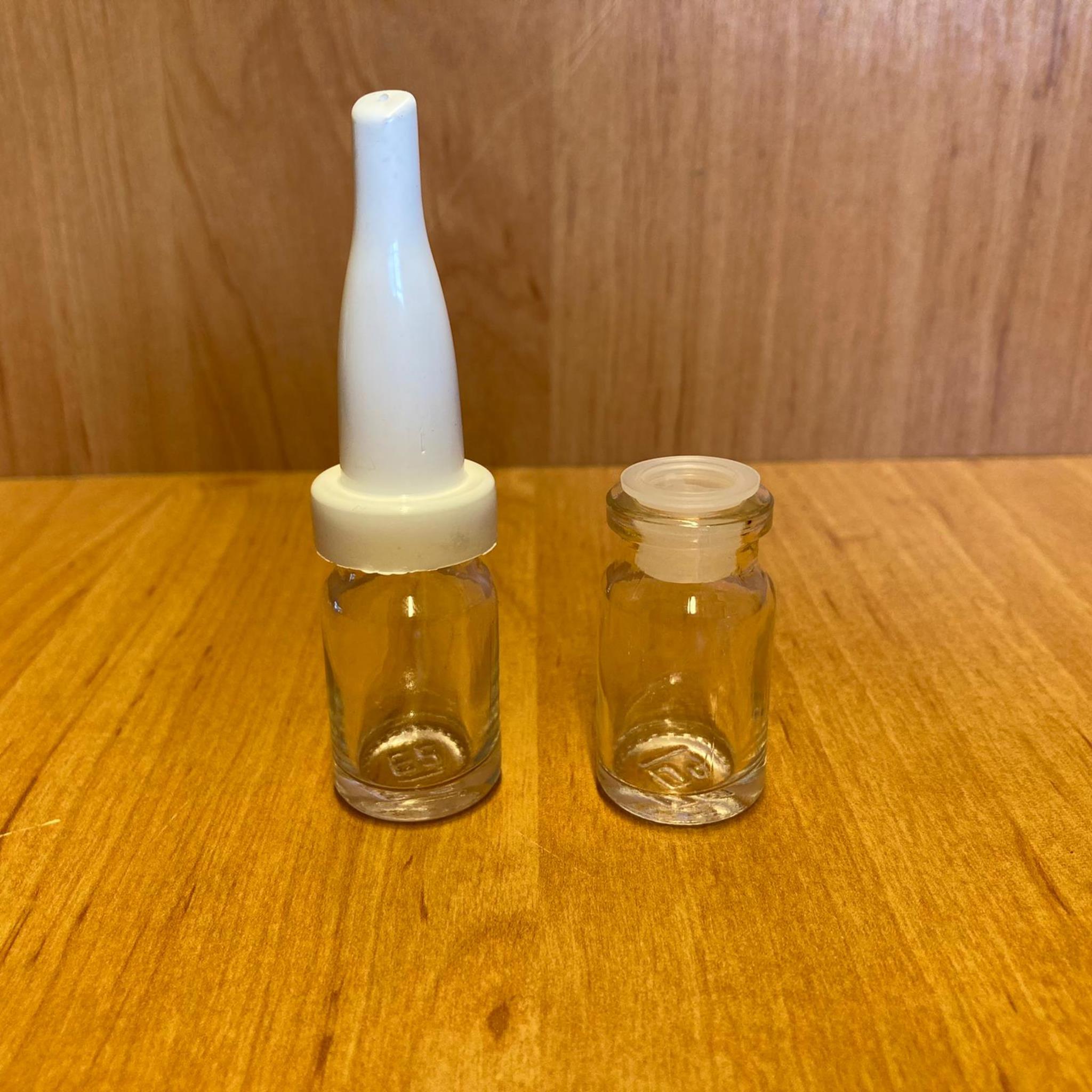 6 CC FLAKON PENİSİLİN ŞİŞESİ - BEYAZ ÜSTTEN DAMLALIKLI - PLASTİK TIPALI - 6 ML DAMLALIKLI CAM ŞİŞE