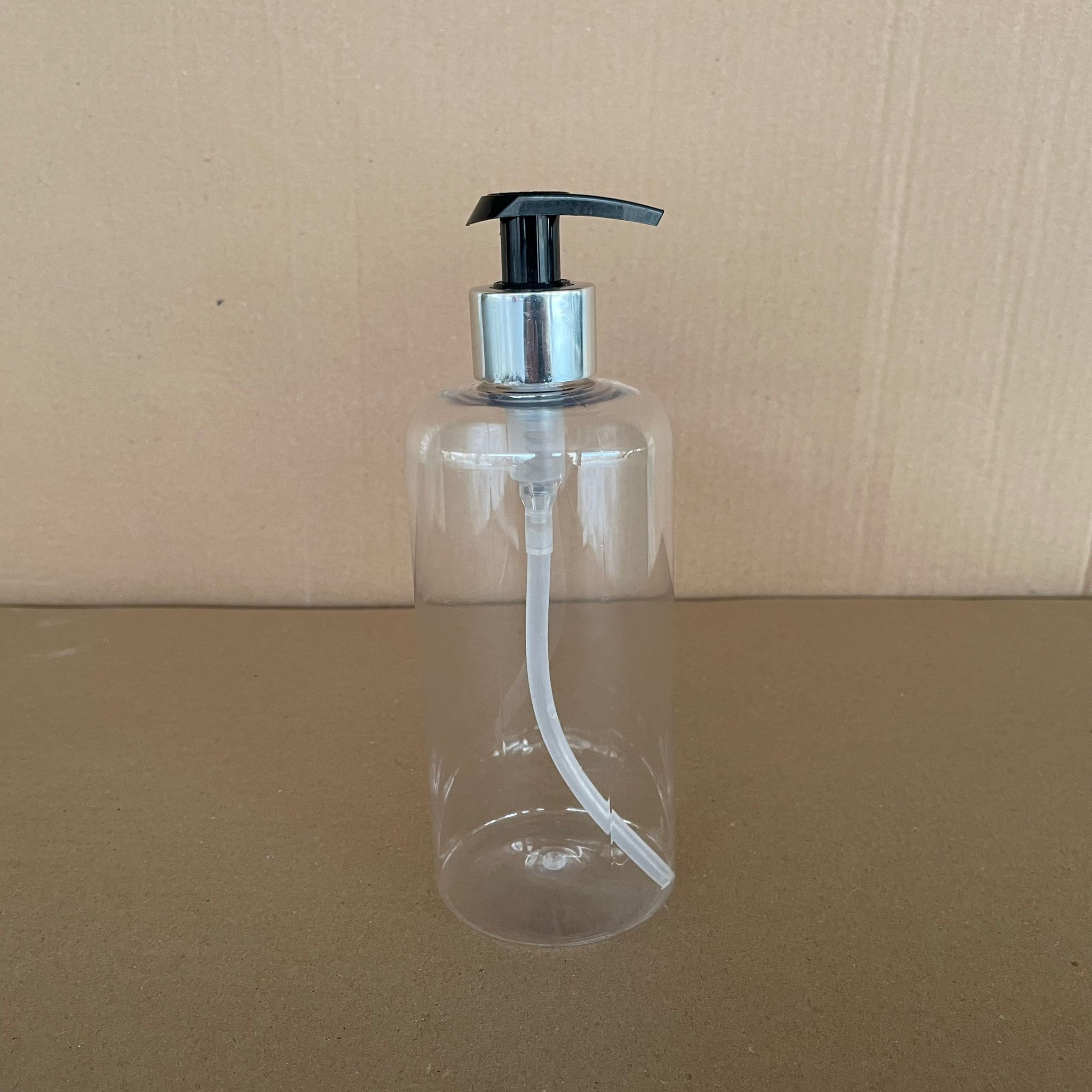 500 CC UZUN SİLİNDİR PET ŞİŞE KALIN (26 GR) - GÜMÜŞ METALİK SIVI SABUN POMPALI - 28 AĞIZ - 500 ML PET ŞİŞE