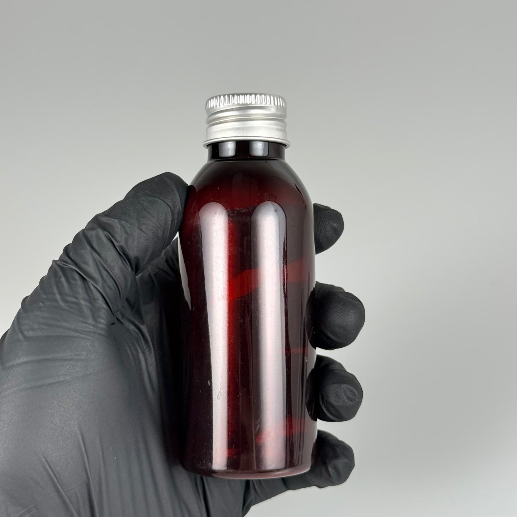 100 CC AMBER SERT MODEL PET ŞİŞE (24 AĞIZ) + KÖPÜK CONTALI GÜMÜŞ METAL ALÜMİNYUM KAPAK TAKIM - 100 ML KAPAKLI KAHVERENGİ KALIN PET ŞİŞELER