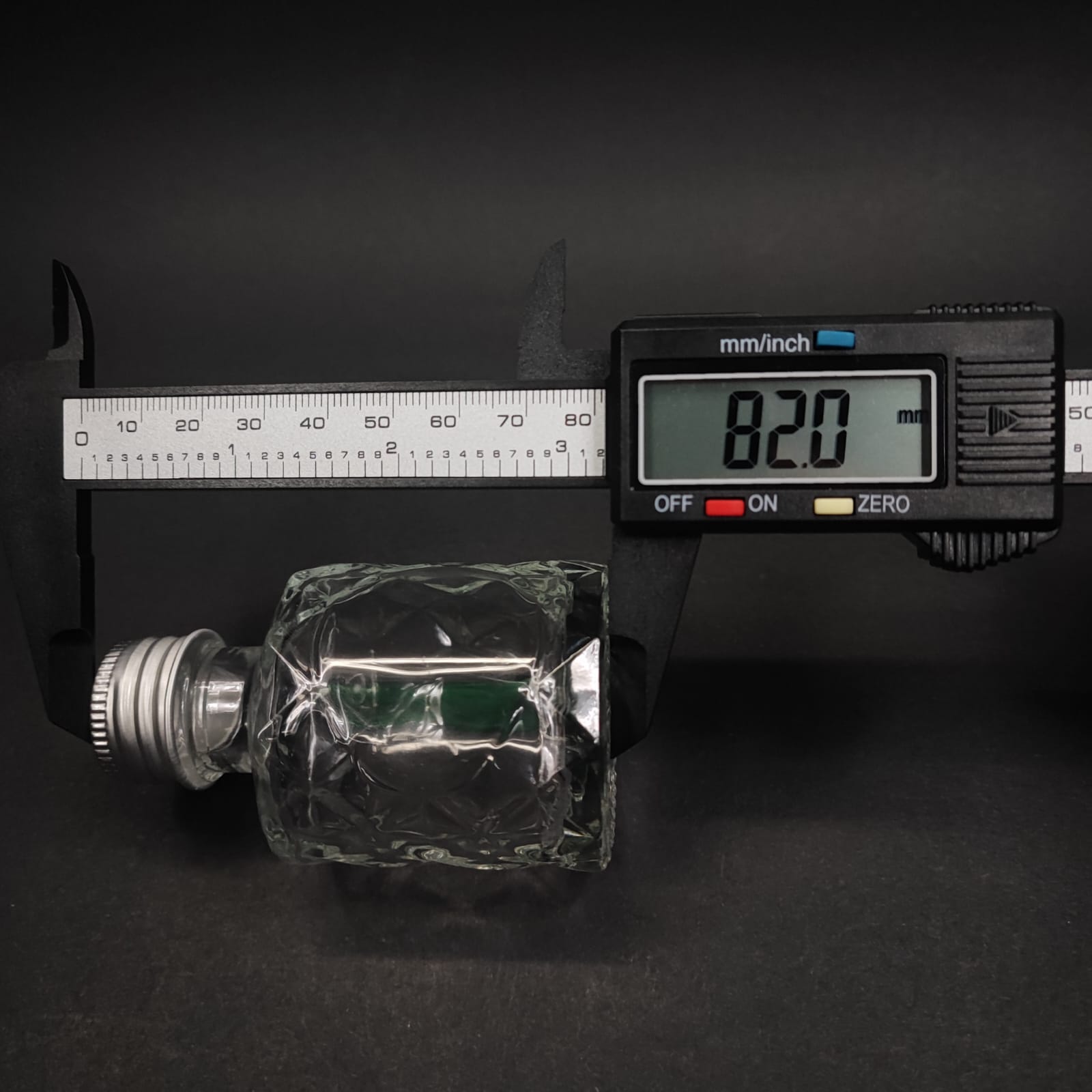 50 CC VELORA CAM ŞİŞE - GÜMÜŞ METAL ALÜMİNYUM KAPAKLI + KOLONYA TIPALI - 50 ML DÜĞÜN, NİŞAN, SÖZ, KINA, CENAZE, PROMOSYON İÇİN HEDİYELİK LÜX KOLONYA ŞİŞELERİ
