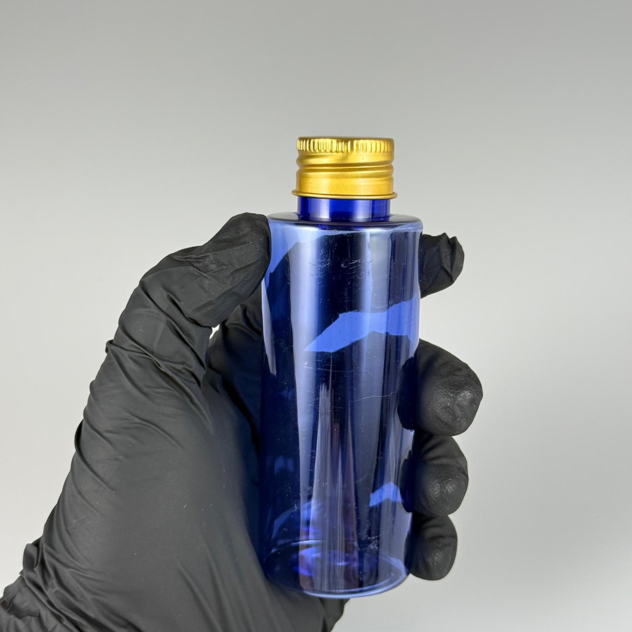100 CC MAVİ SİLİNDİR KESKİN KÜT MODEL SERT PET ŞİŞE (17 GR - 24 AĞIZ ) + KÖPÜK COMTALI GOLD METAL ALÜMİNYUM KAPAK TAKIM - 100 ML KAPAKLI MAVİ PET ŞİŞELER