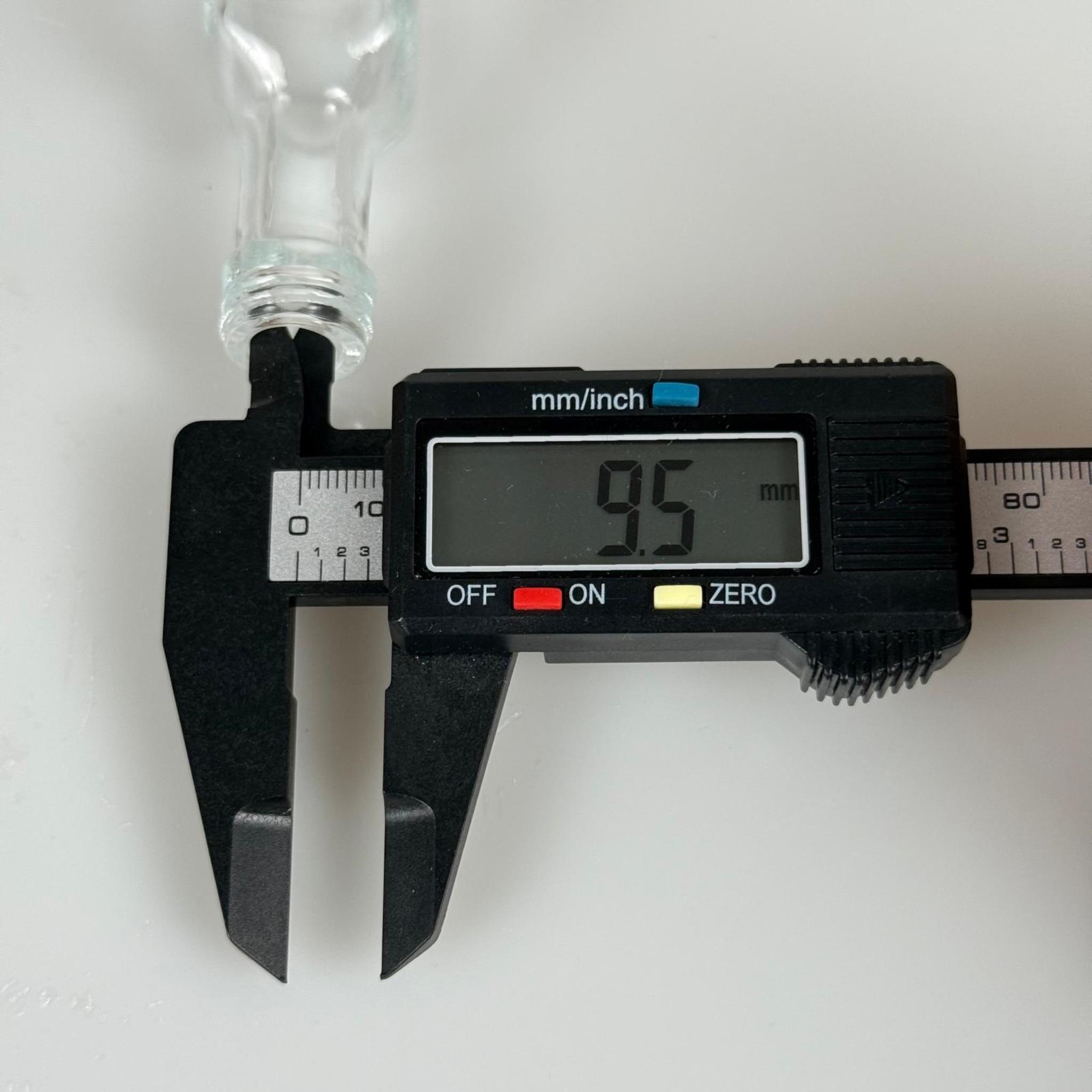 23 CC MARASKA KÖŞELİ CAM ŞİŞE - BEYAZ SPREYLİ - 23 ML KARE HEDİYELİK CAM KOLONYA ŞİŞESİ - DÜĞÜN, NİŞAN, SÖZ, KINA, CENAZE, PROMOSYON İÇİN HEDİYELİK KOLONYA ŞİŞELERİ