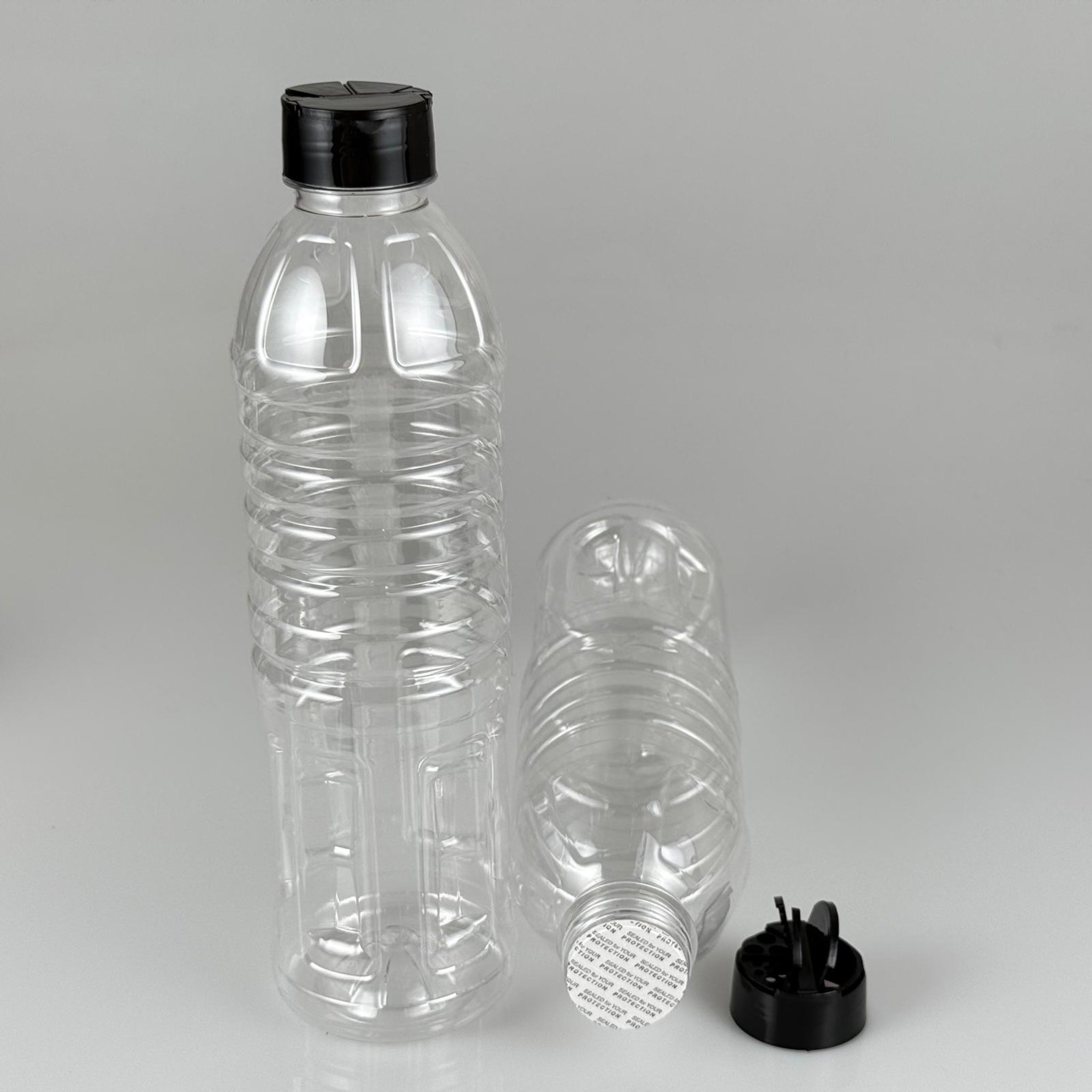 PLASTİK BAHARATLIK KAVANOZ - 1000 ML PET BAHARAT, TOZ, PUDRA VB İÇİN PET ŞİŞE + SİYAH AÇILIR KAPANIR DELİKLİ KAPAKLI + KENDİNDEN YAPIŞKANLI KÖPÜK CONTALI TAKIM - 1000 CC