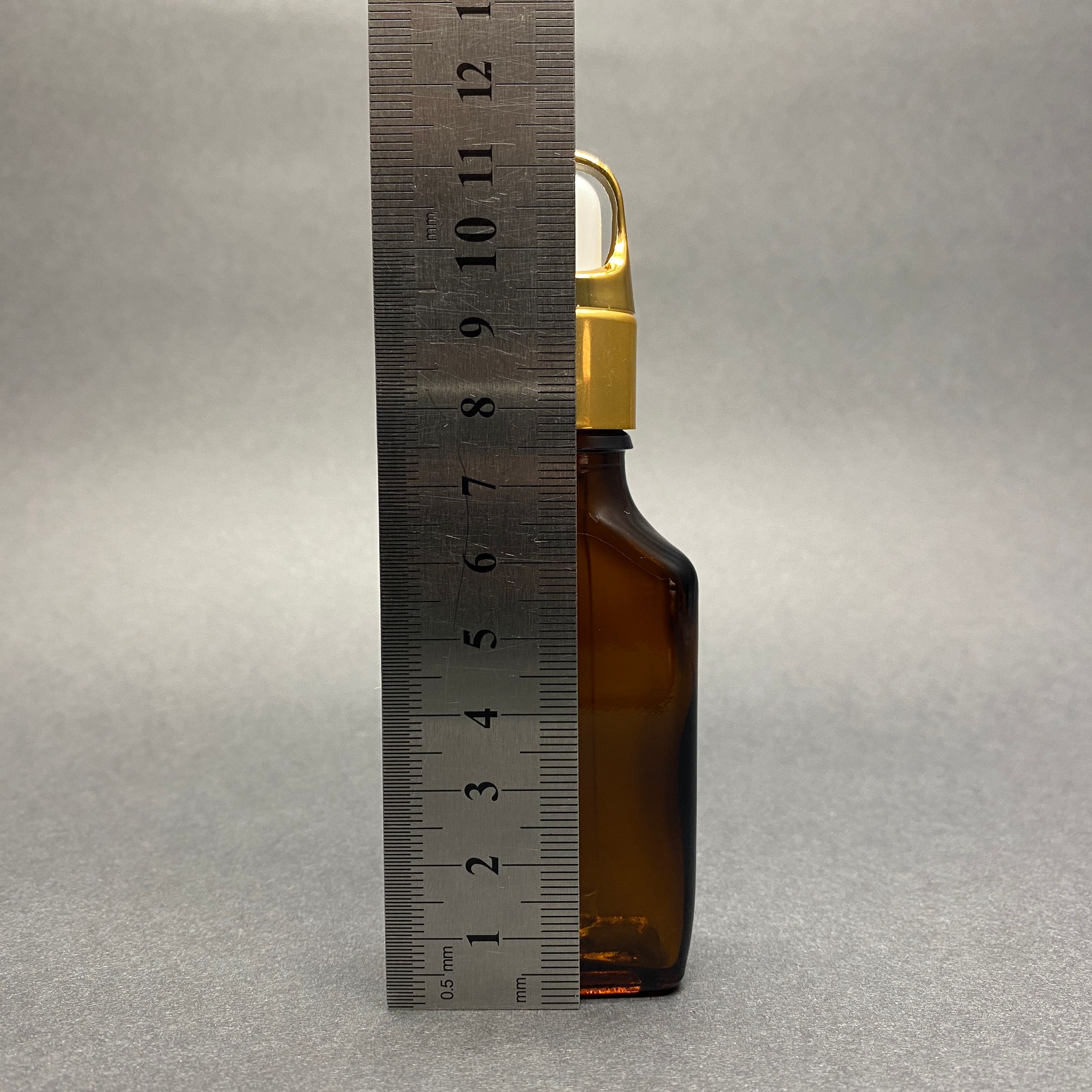 30 CC AMBER YASSI CAM DAMLALIKLI ŞİŞE - BEYAZ EMZİK - GOLD FLOWER SEPET MODEL METALİK KAPAK - 30 ML CAM DAMLALIKLI ŞİŞE
