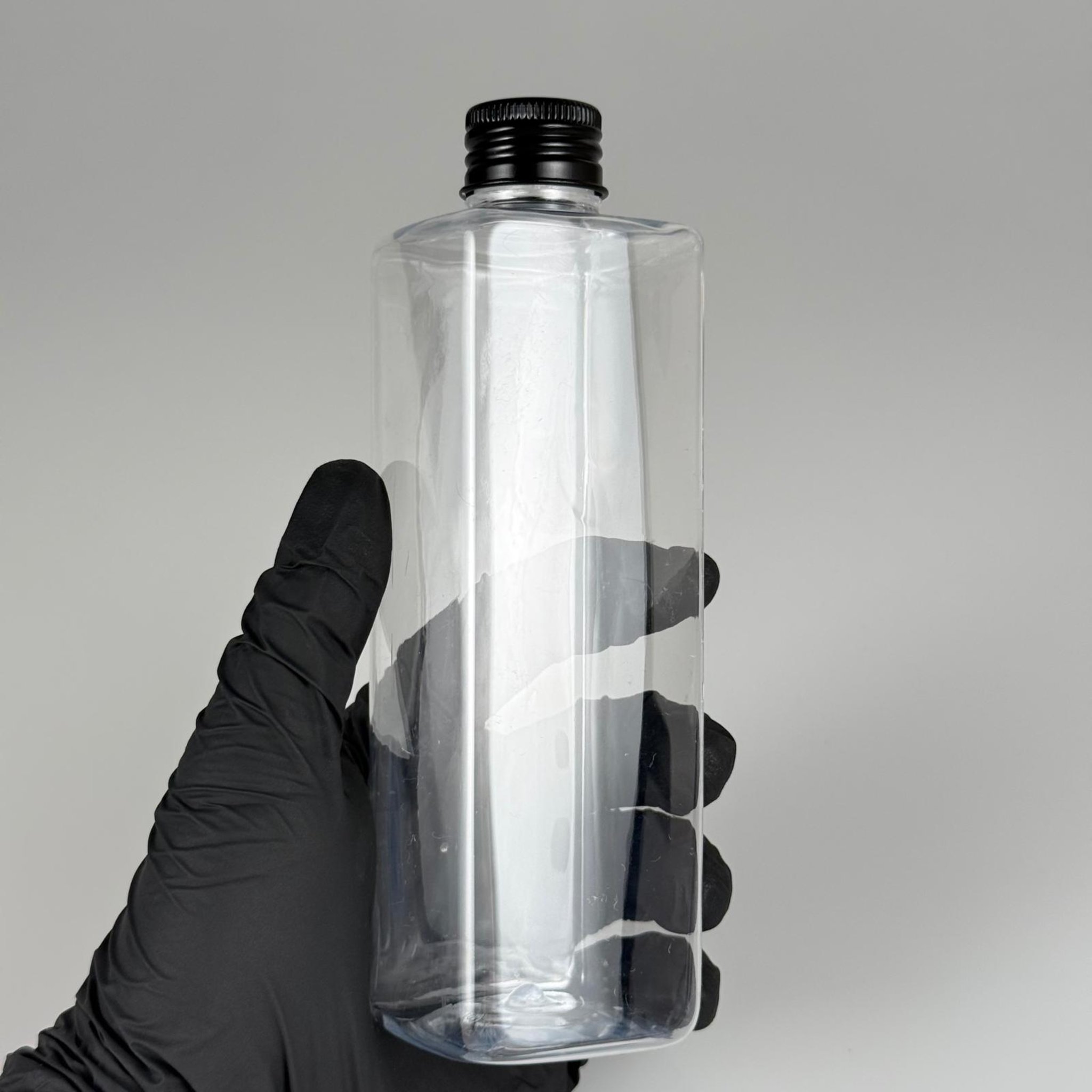 300 CC KARE PET ŞİŞE (31 GR - 24 AĞIZ) + KÖPÜK CONTALI SİYAH METAL ALÜMİNYUM KAPAK + KOLONYA TIPALI TAKIM - 300 ML KAPAKLI PLASTİK ŞİŞELER