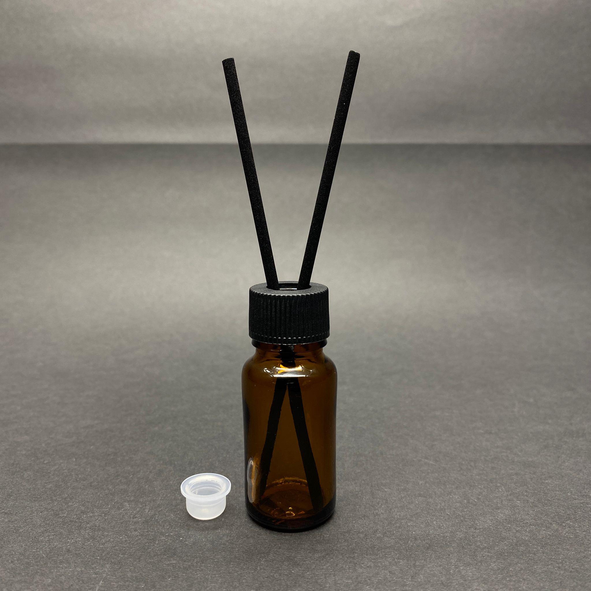 10 CC AMBER CAM BAMBU ODA KOKUSU ŞİŞESİ - 10 ML ÇUBUKLU BAMBU ODA KOKUSU ŞİŞESİ - DİFÜZÖR ŞİŞE- CAM ŞİŞE + SİYAH PLASTİK KAPAK + PLASTİK TIPA + FİBER SİYAH BAMBU ÇUBUK