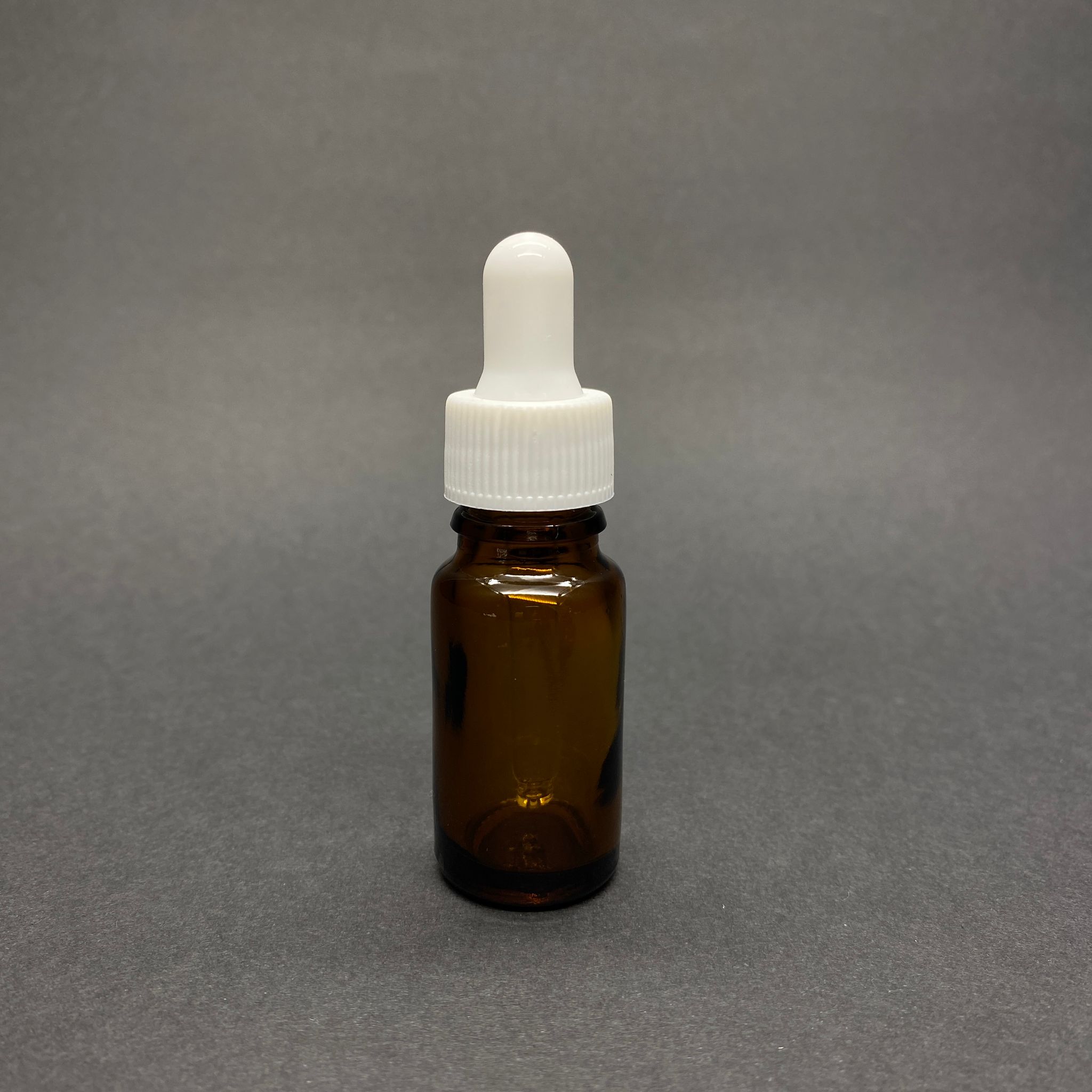 10 CC AMBER CAM DAMLALIKLI ŞİŞE - BEYAZ EMZİK - BEYAZ PLASTİK KAPAK - 10 ML KAHVERENGİ CAM DAMLALIKLI ŞİŞE