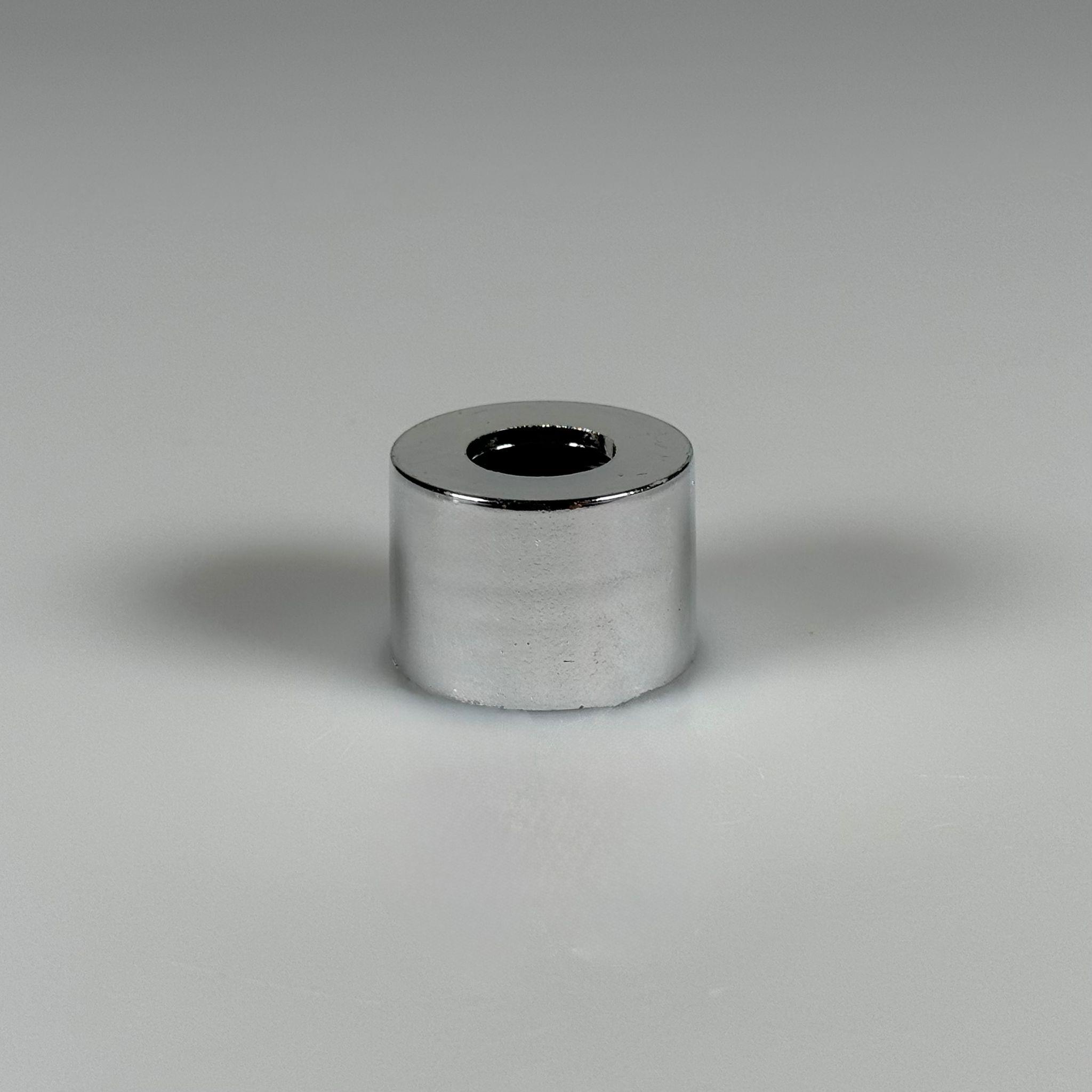 22 MM DELİKLİ PLASTİK GÜMÜŞ KAPAK (KİMYASALA TEMASTA KAPAĞIN BOYASI ÇIKABİLİR)