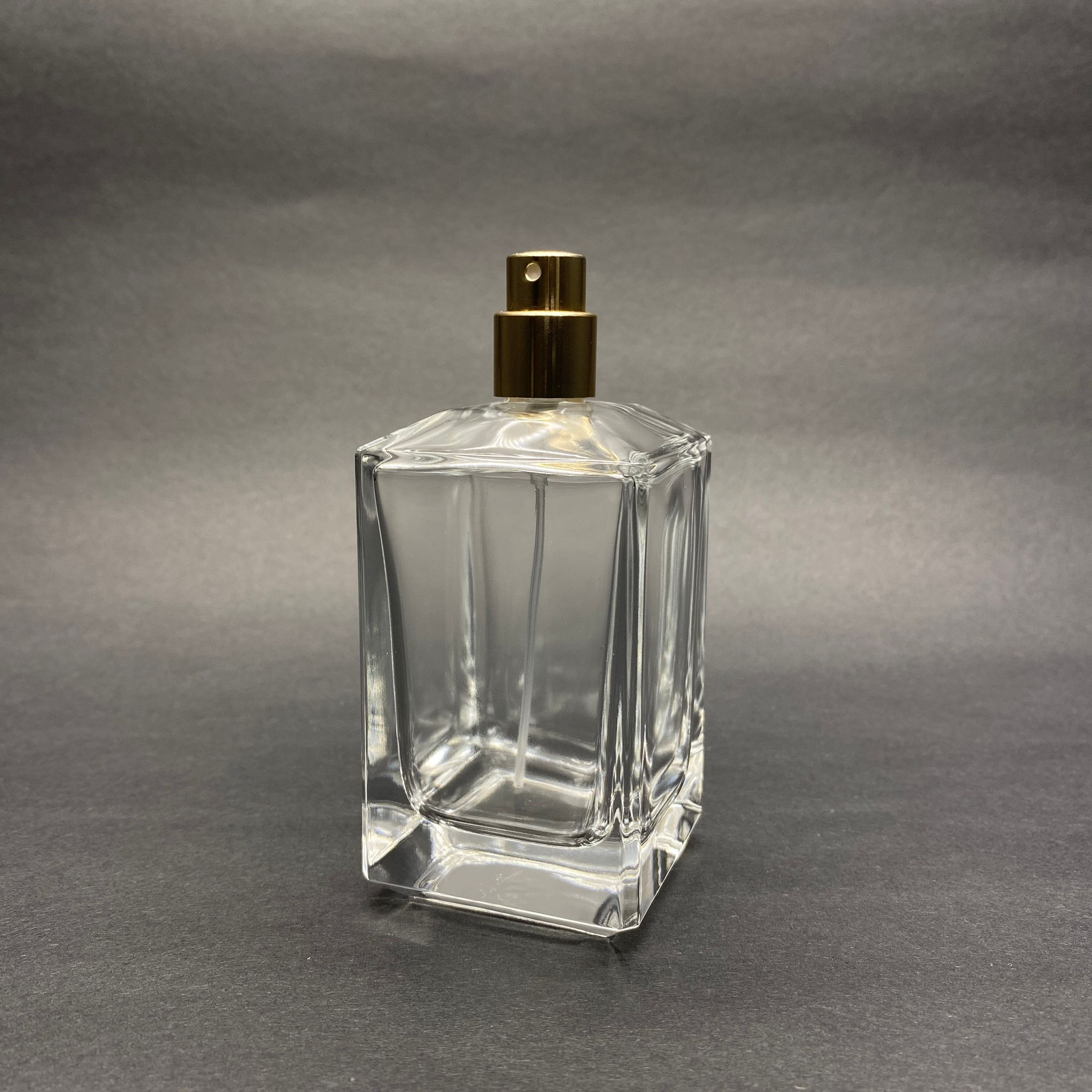 100 ML KÖŞELİ KONİK MODEL PRİZMA PARFÜM ŞİŞESİ - GOLD METAL SPREYLİ (AĞIZ 15 MM GEÇME KOLAY KAPAMA)