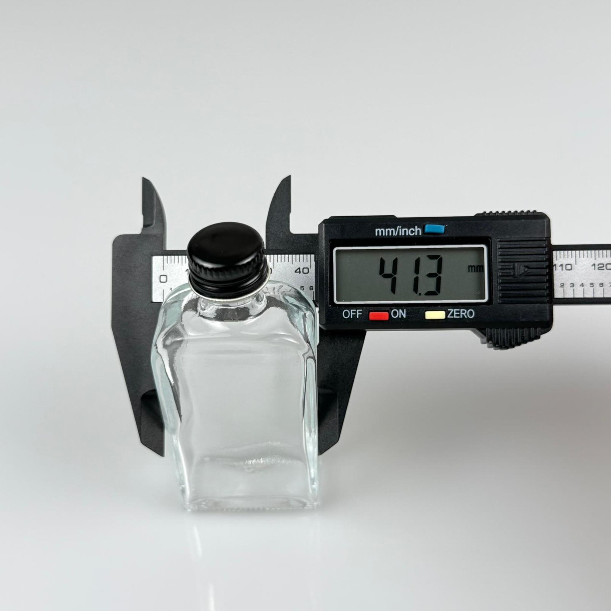 40 CC YASSI DİKDÖRTGEN CAM ŞİŞE - SİYAH METAL KAPAKLI KOLONYA TIPALI - 40 ML PRESTİJLİ ŞİŞE