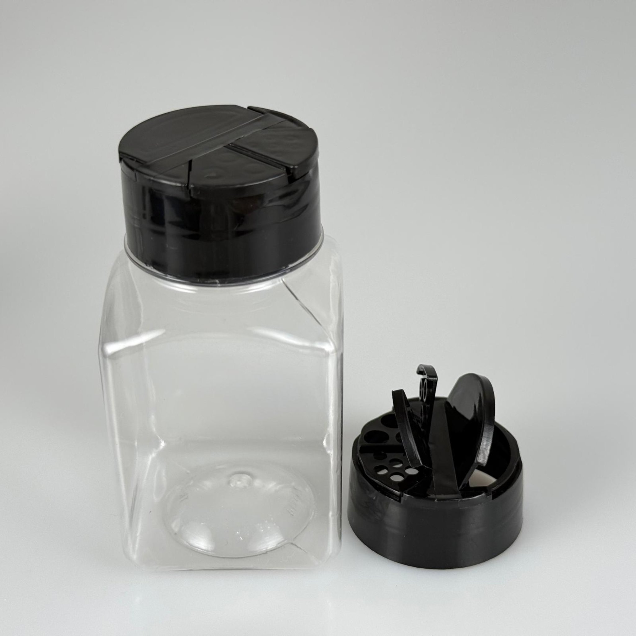 PLASTİK KARE BAHARATLIK KAVANOZ - 150 ML PET BAHARAT, TOZ, PUDRA VB İÇİN PET ŞİŞE - SİYAH AÇILIR KAPANIR DELİKLİ KAPAKLI TAKIM - 150 CC
