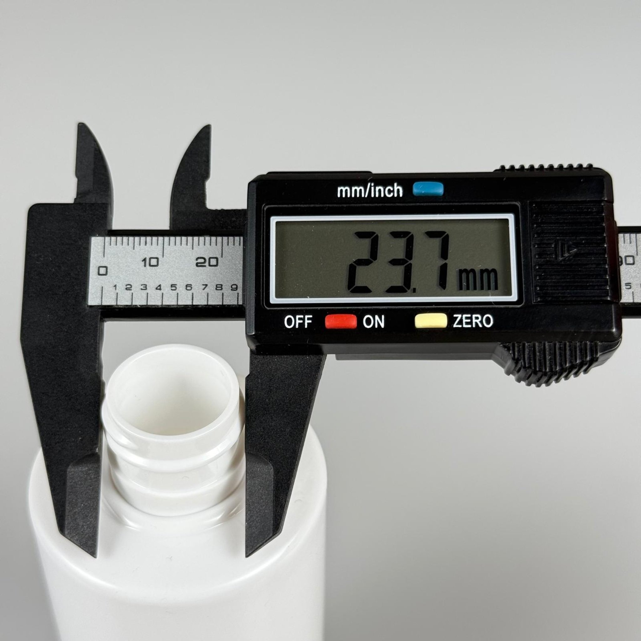 200 CC SİLİNDİR KESKİN KÜT MODEL SERT (25 GR) PET ŞİŞE - KAPAKSIZ - AĞIZ ÇAPI 24 MM - BEYAZ
