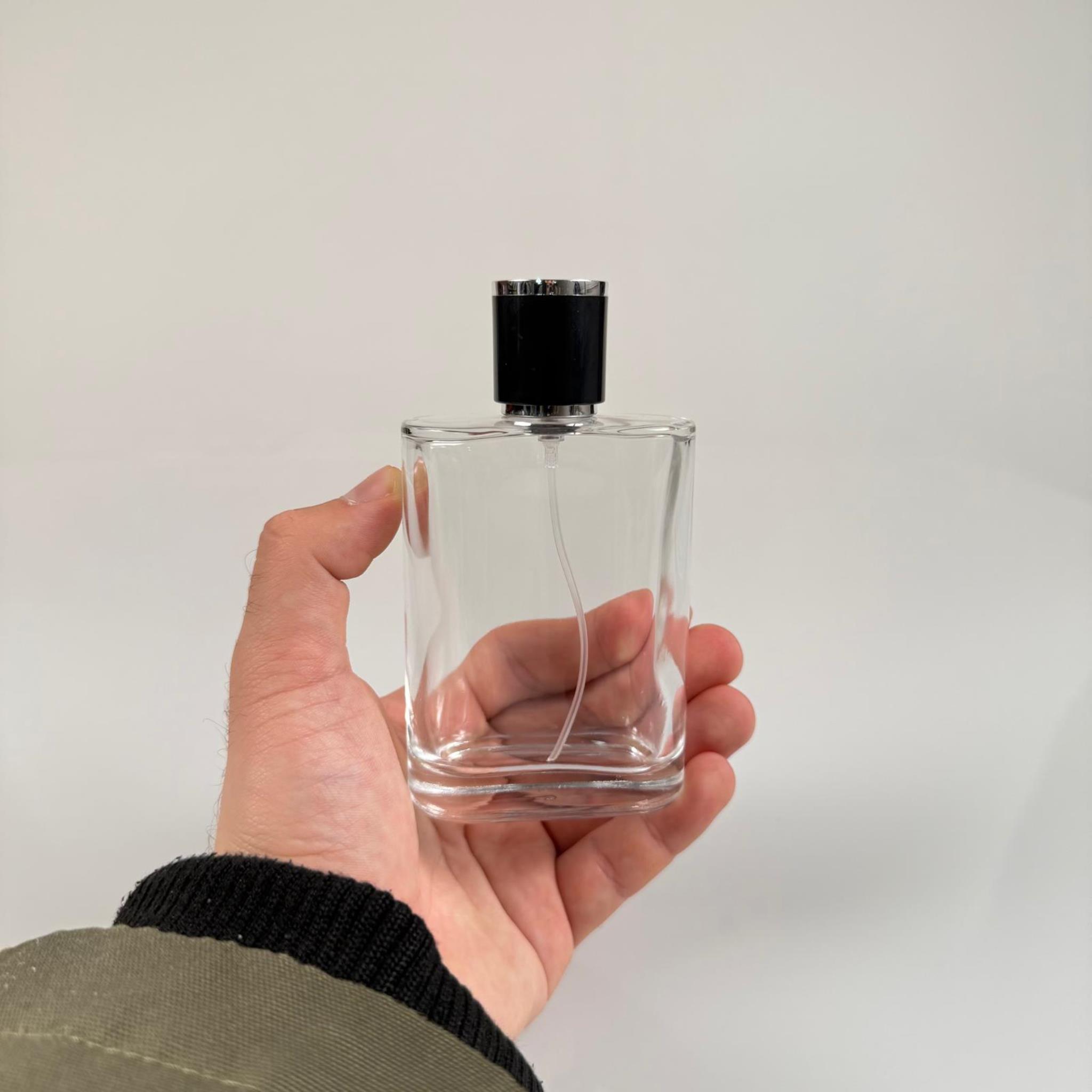 100 ML YASSI MODEL CEO PARFÜM ŞİŞESİ - GÜMÜŞ METAL SPREYLİ + GÜMÜŞ SİYAH KAPAKLI (AĞIZ 15 MM GEÇME KOLAY KAPAMA)